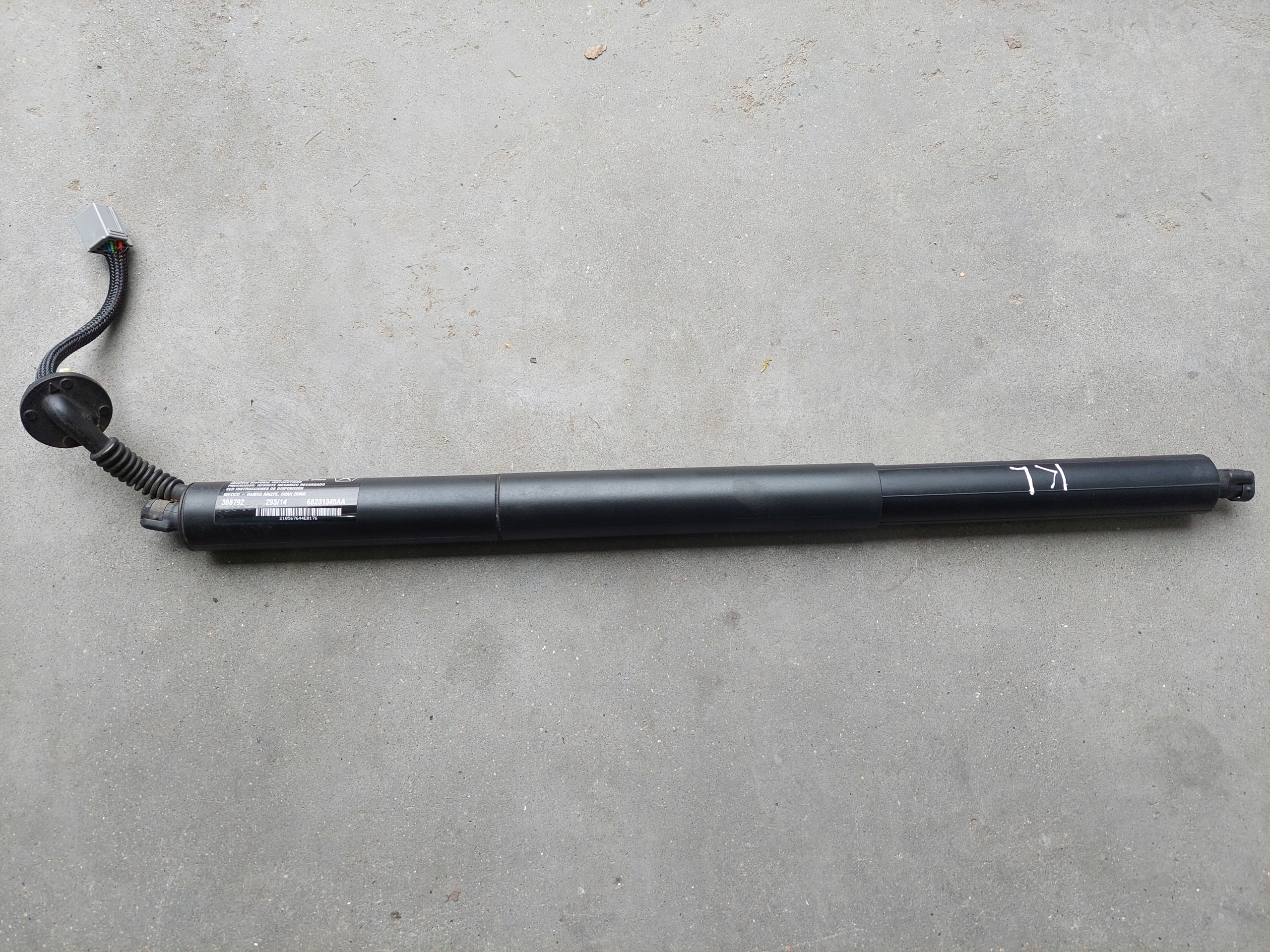 SILOWNIK KLAPY 68231345AA JEEP CHEROKEE KL 2.0 CRD