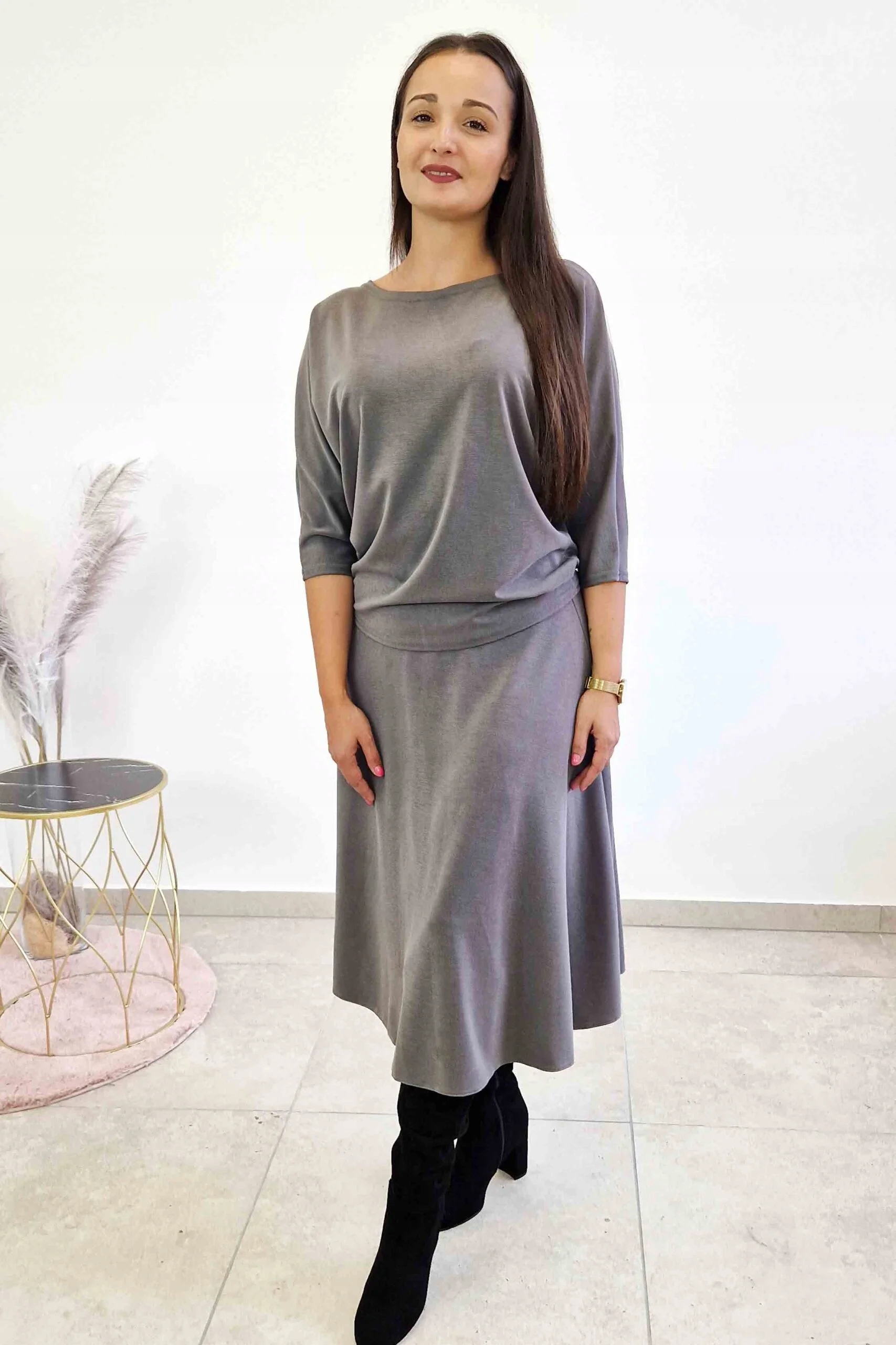 Minimalistický komplet blůzy a sukně popelavý 40