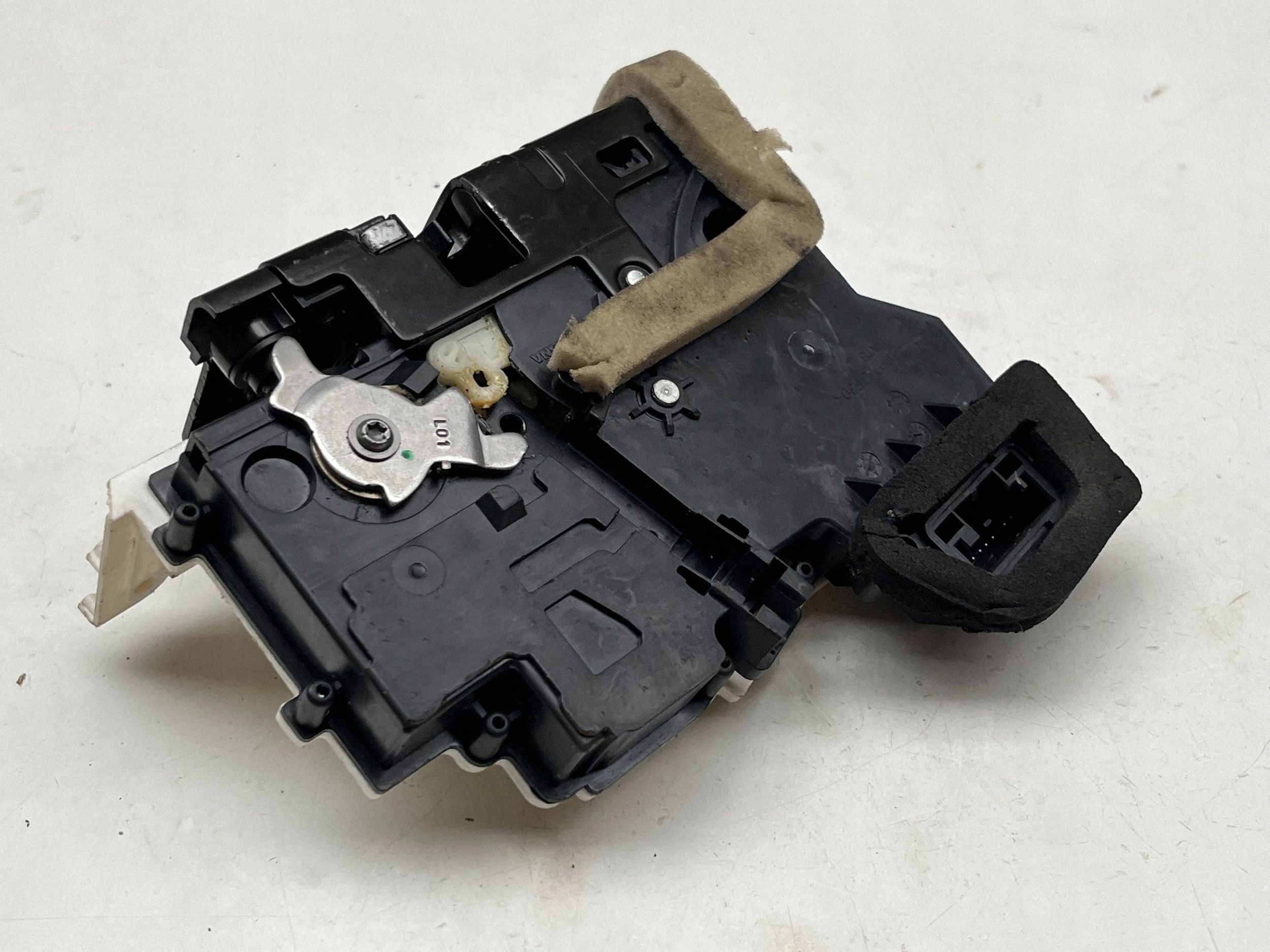 AUDI A6 ETRON lock door left front 85C837015D @M
