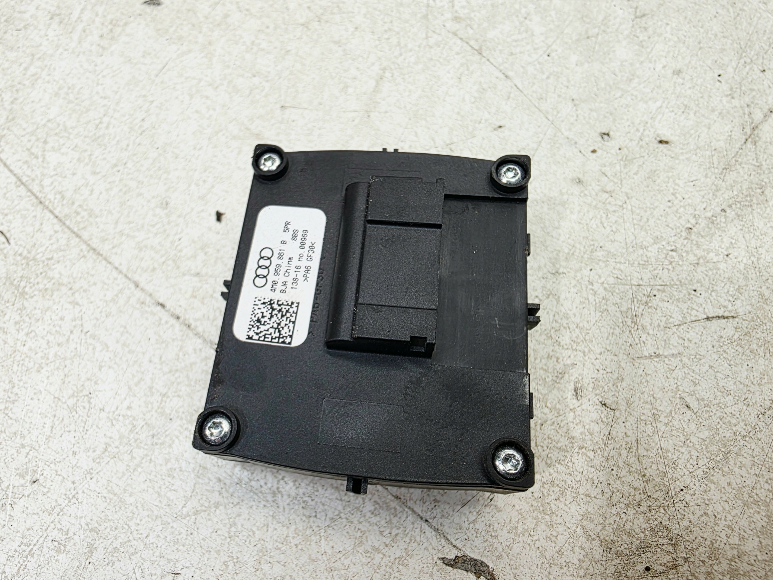 switch SKLADANIA seats AUDI Q7 4M 4M0959861B