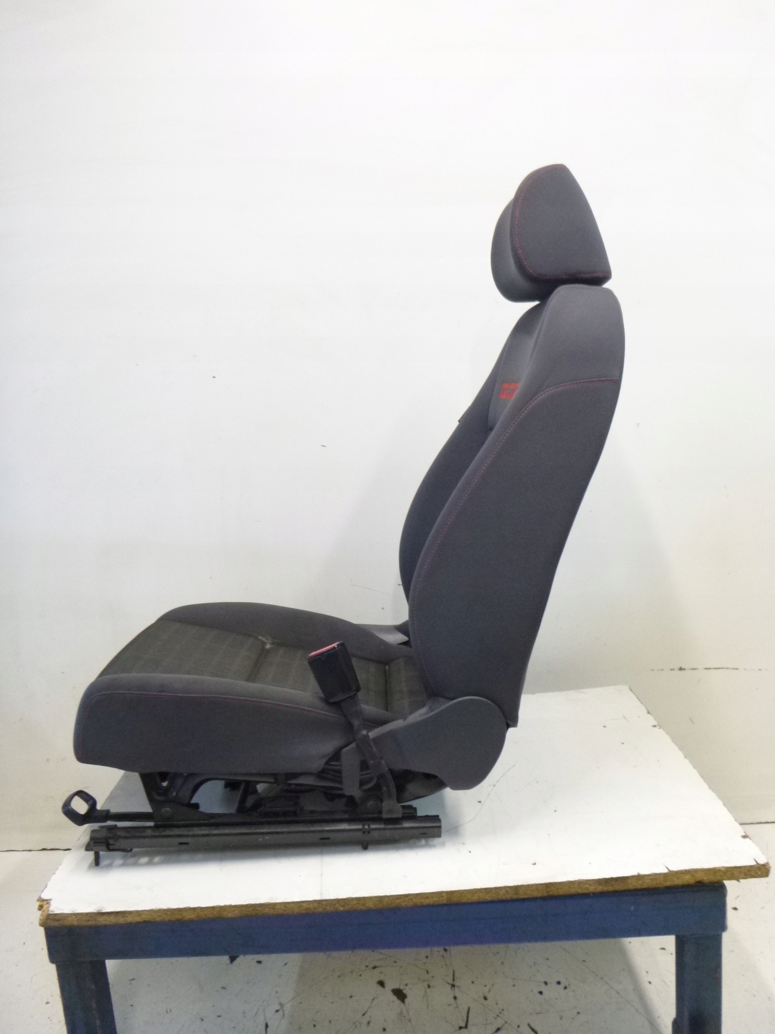 SITZ RECHTS VW GOLF V 1K3881106DF 2006R.