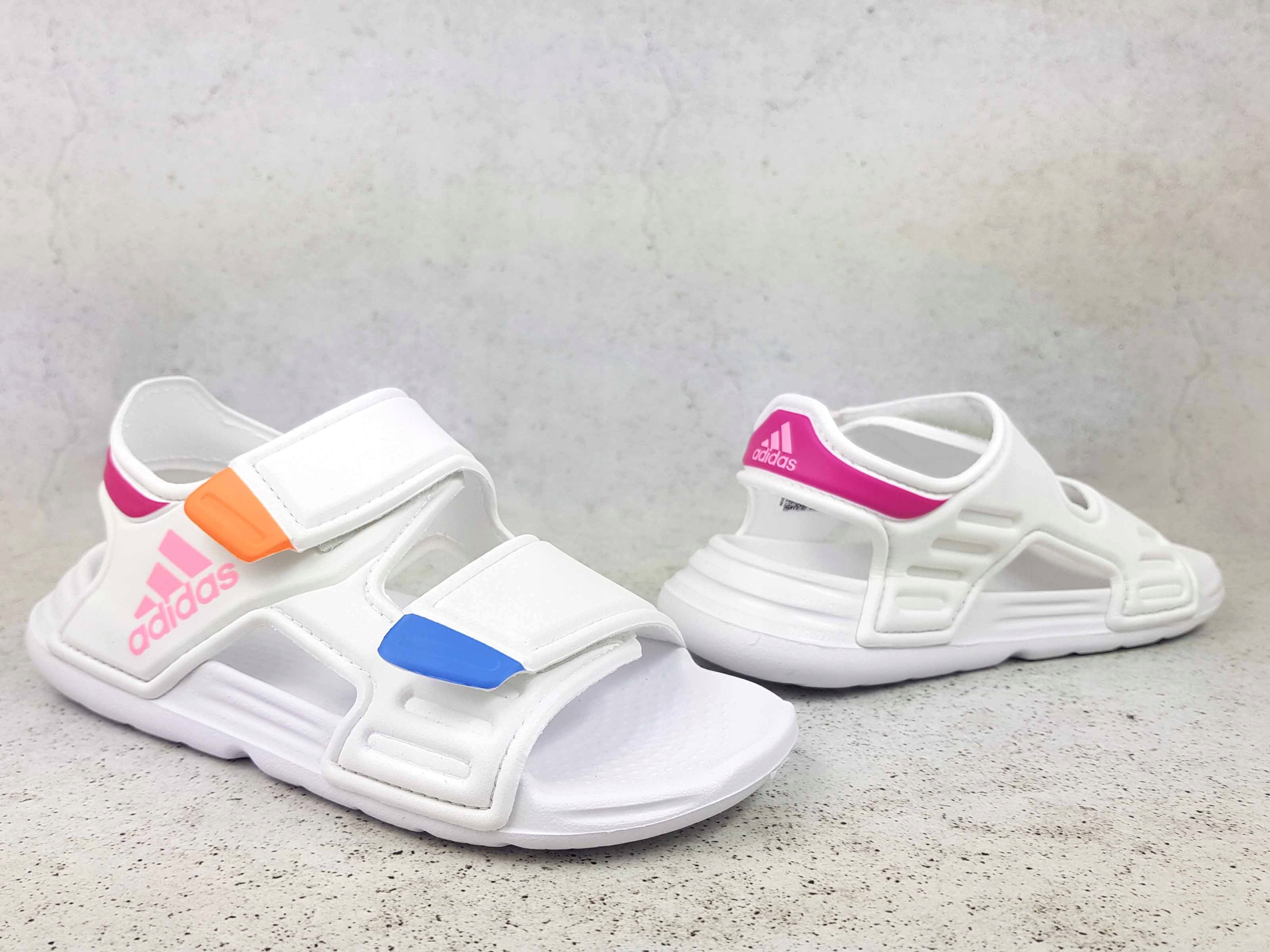 ADIDAS ALTASWIM SANDAŁY SANDAŁKI DZIECIĘCE NA RZEP Kolor biały