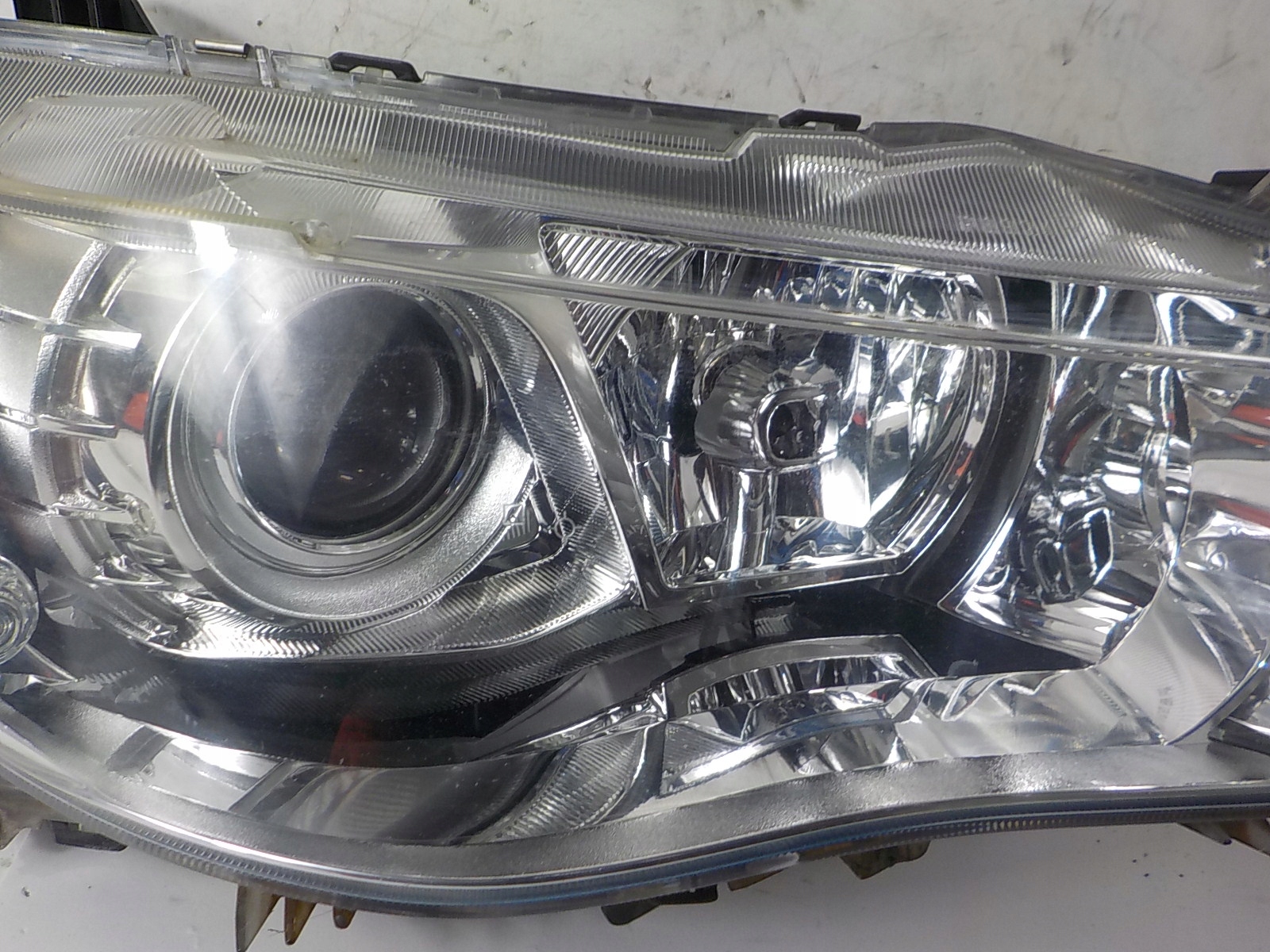 MITSUBISHI OUTLANDER II LIFT XENON light right front front UK