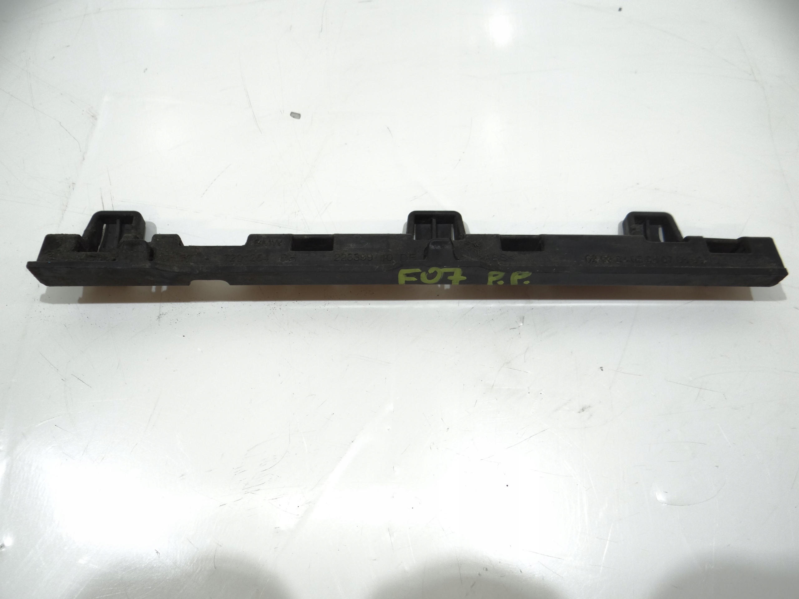 support holder mouldings PROGOWEJ right front BMW F07 7201254