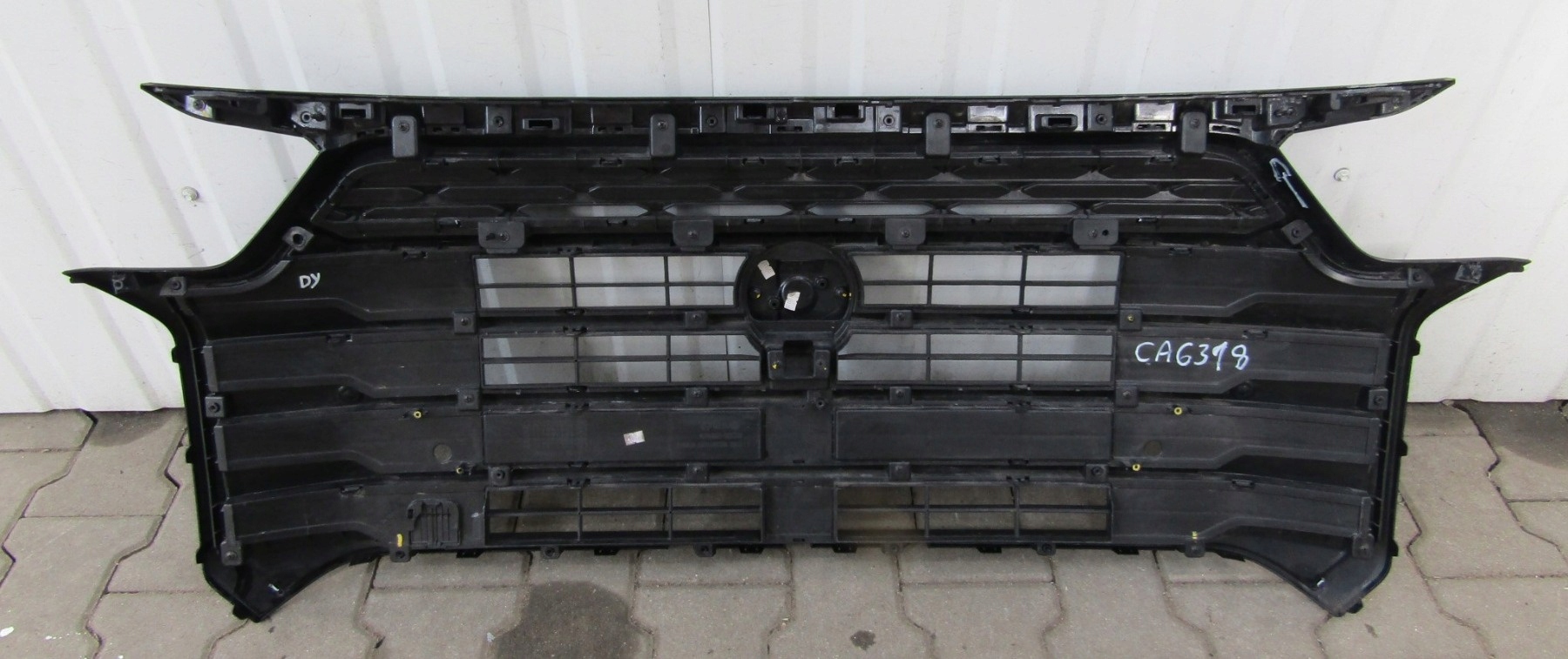 Grill atrapa zderzak przód SSANGYONG REXTON 2 II SPORT CARBON LIFT 20- Typ samochodu Samochody osobowe