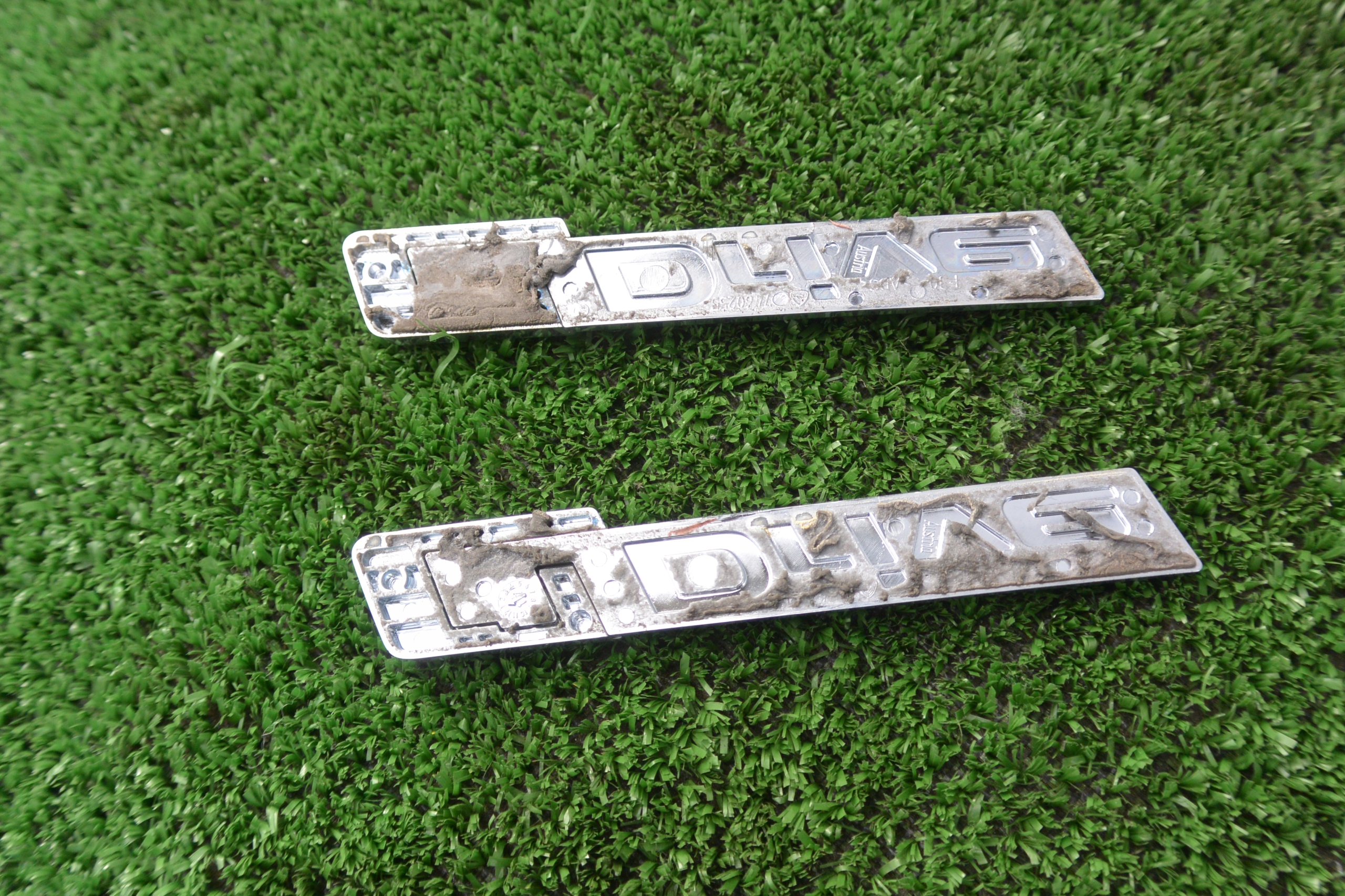 EMBLEMAT LOGO EDRIVE BŁOTNIKÓW PRZÓD BMW F30 F31 F32 F33 330E HYBRYDA KPL Jakość części (zgodnie z GVO) Q - oryginał z logo producenta części (OEM, OES)