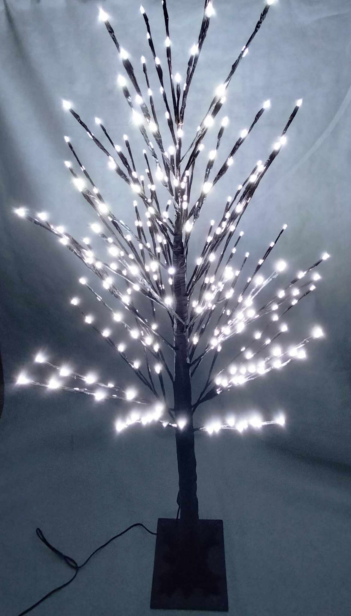 DRZEWKO ŚWIĄTECZNE LED ŚWIECĄCE LAMPKI 150cm XXL ZIMNY BIAŁY Kod producenta 474