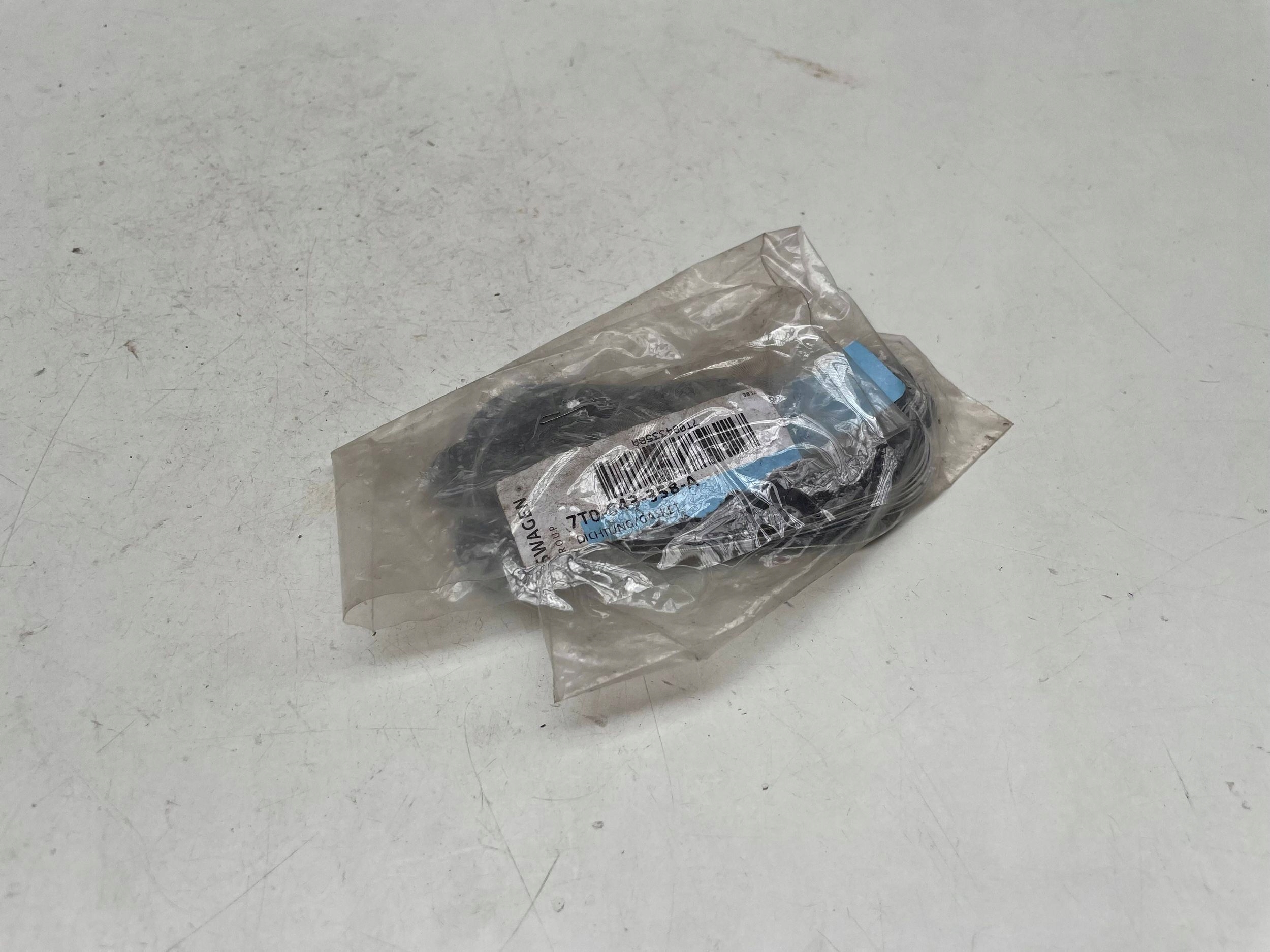 VW AUDI Joint SAMOPRZYLEPNA 7T0843358A CENA ZA SZTUKE !J