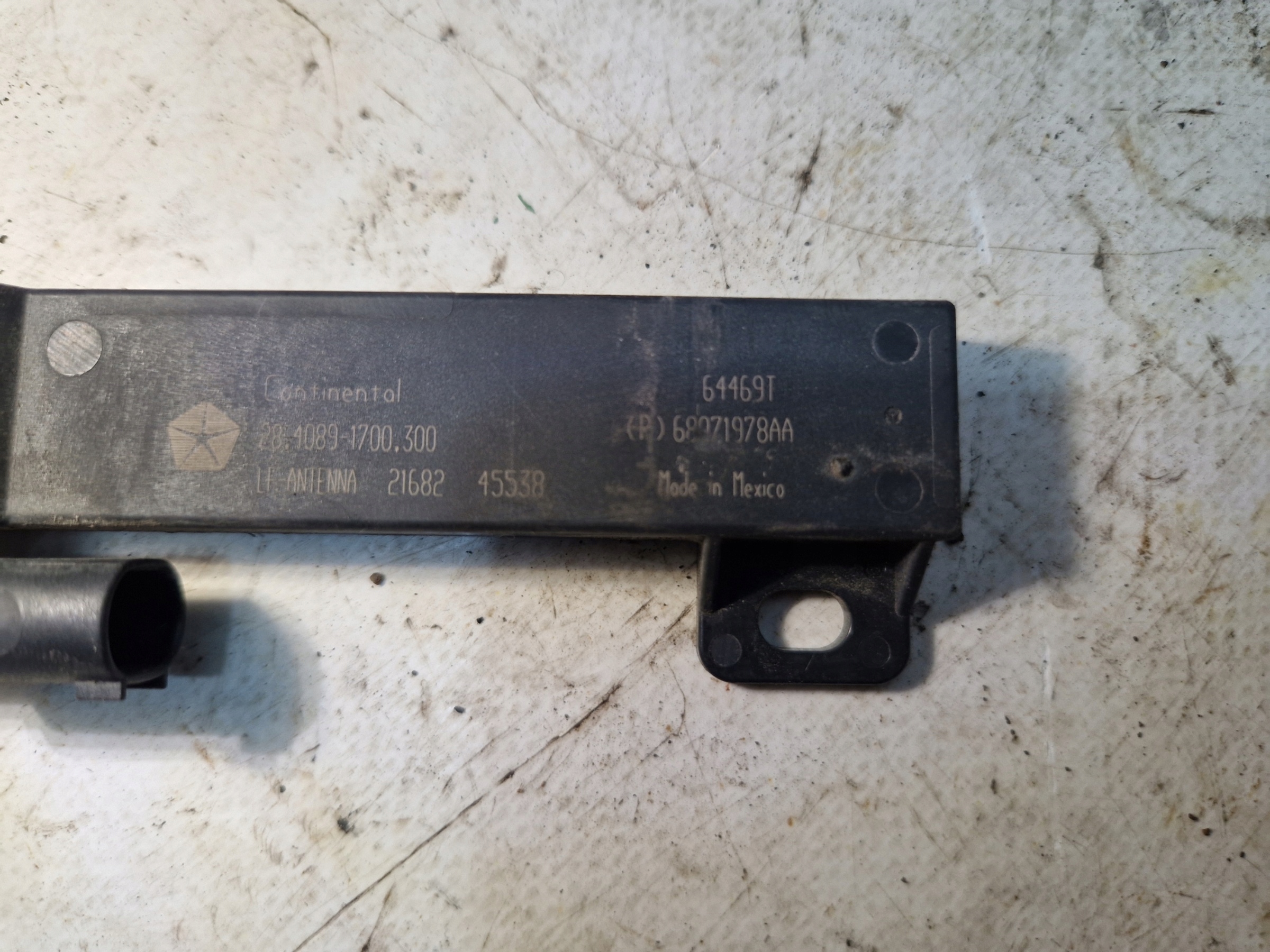 DODGE CHARGER 2019- Antenne Module KEYLESS 68071978AA