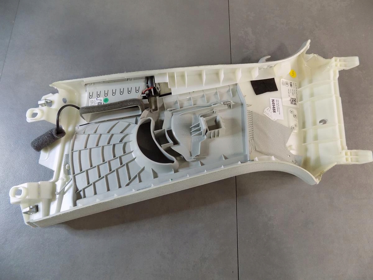 AUDI A8 4N Blende Abdeckung SLUPKA rechts 4N0867240