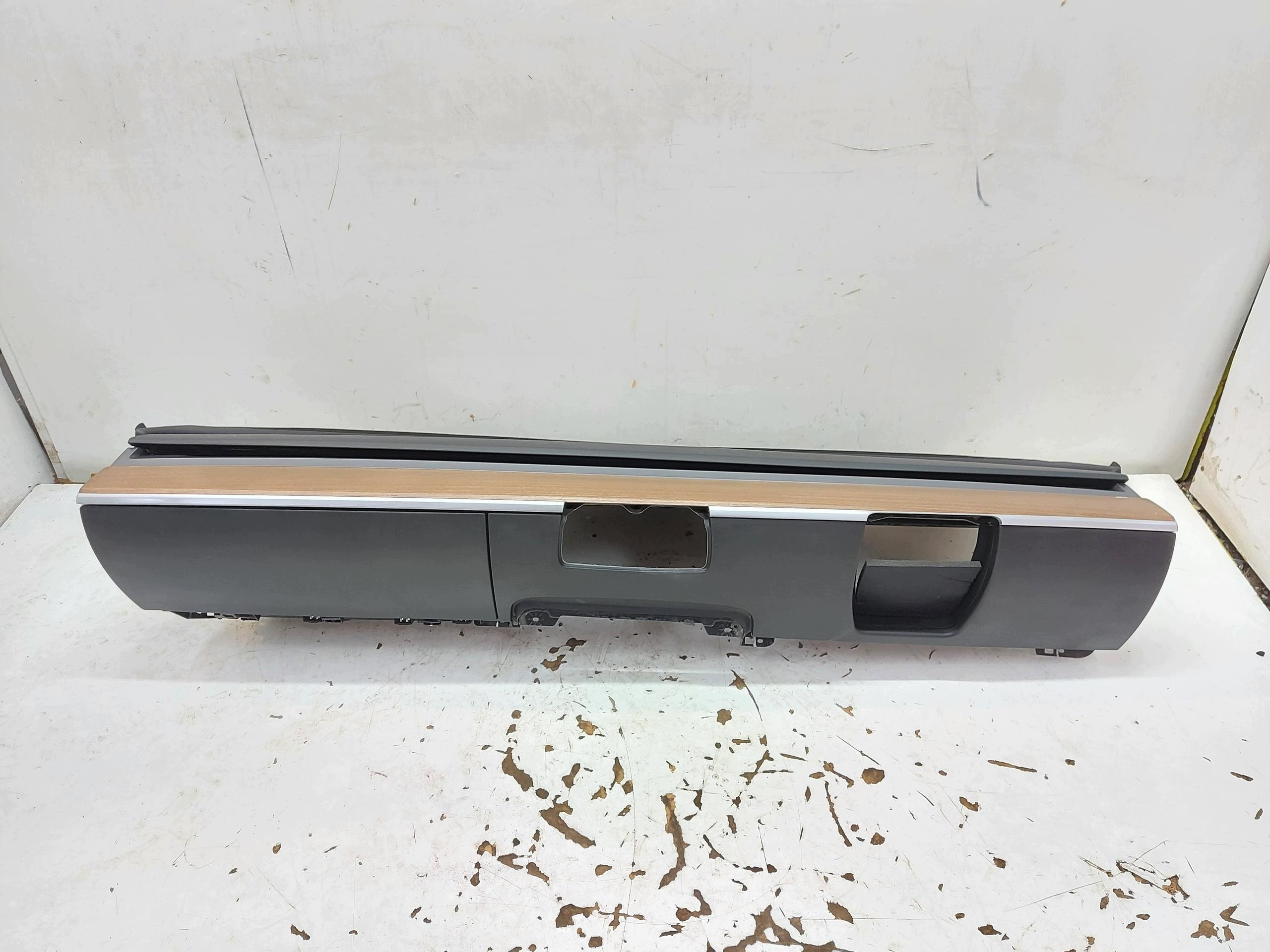 TESLA MODEL Y 2024r cockpit dashboard instrument panel UK