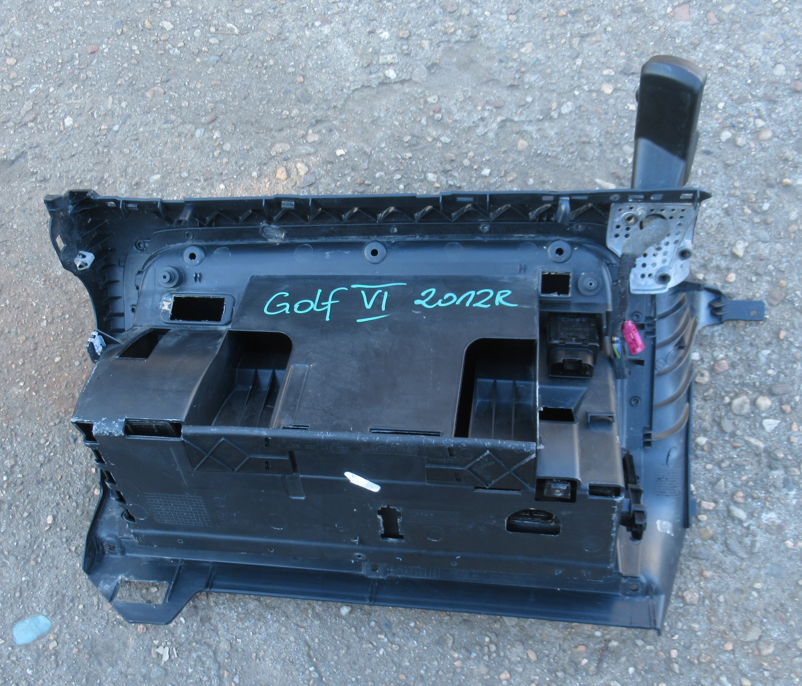 vw GOLF VI 12R бардачок пассажира