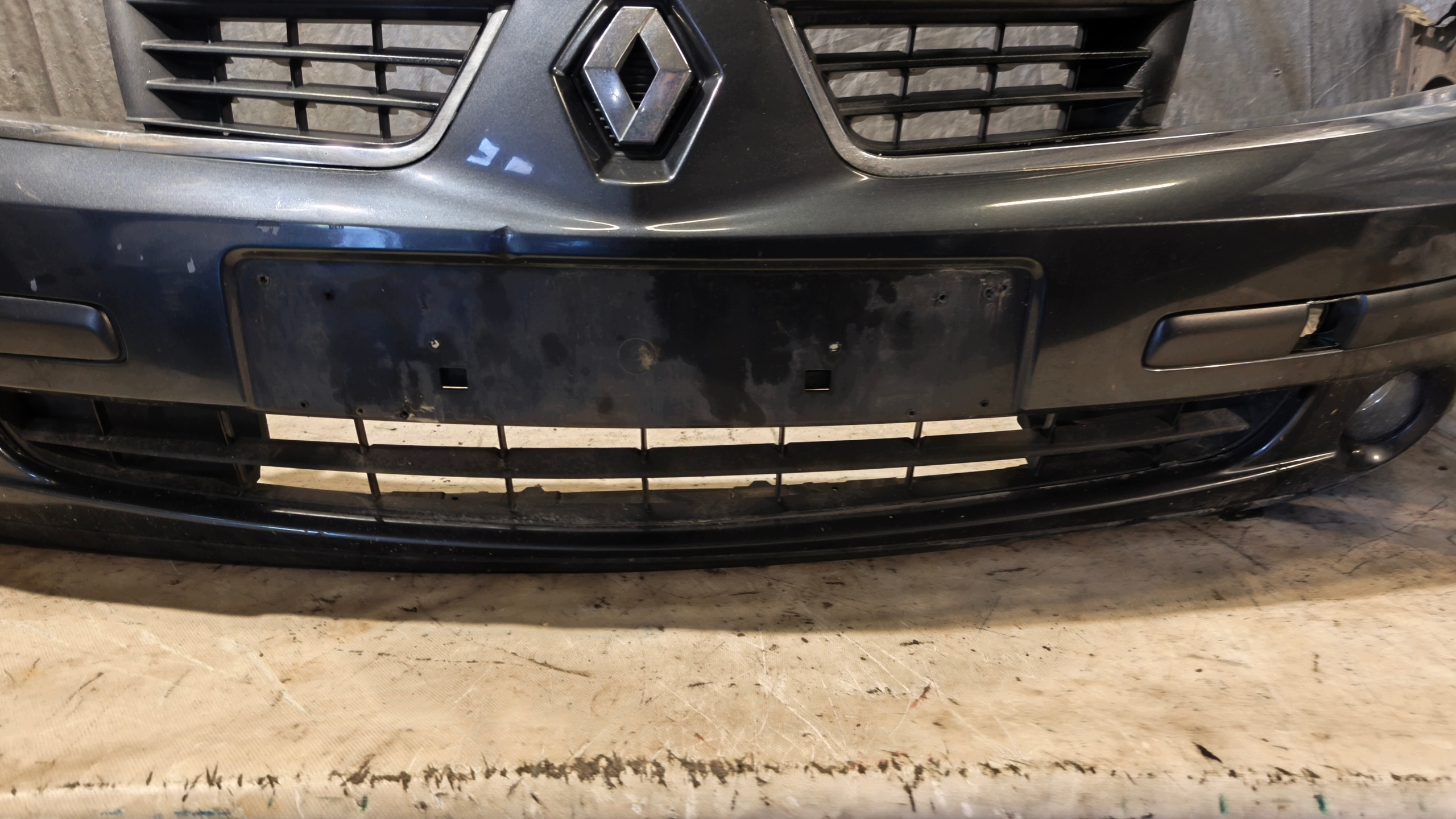 Frontstoßstange RENAULT LAGUNA II FL 2006r