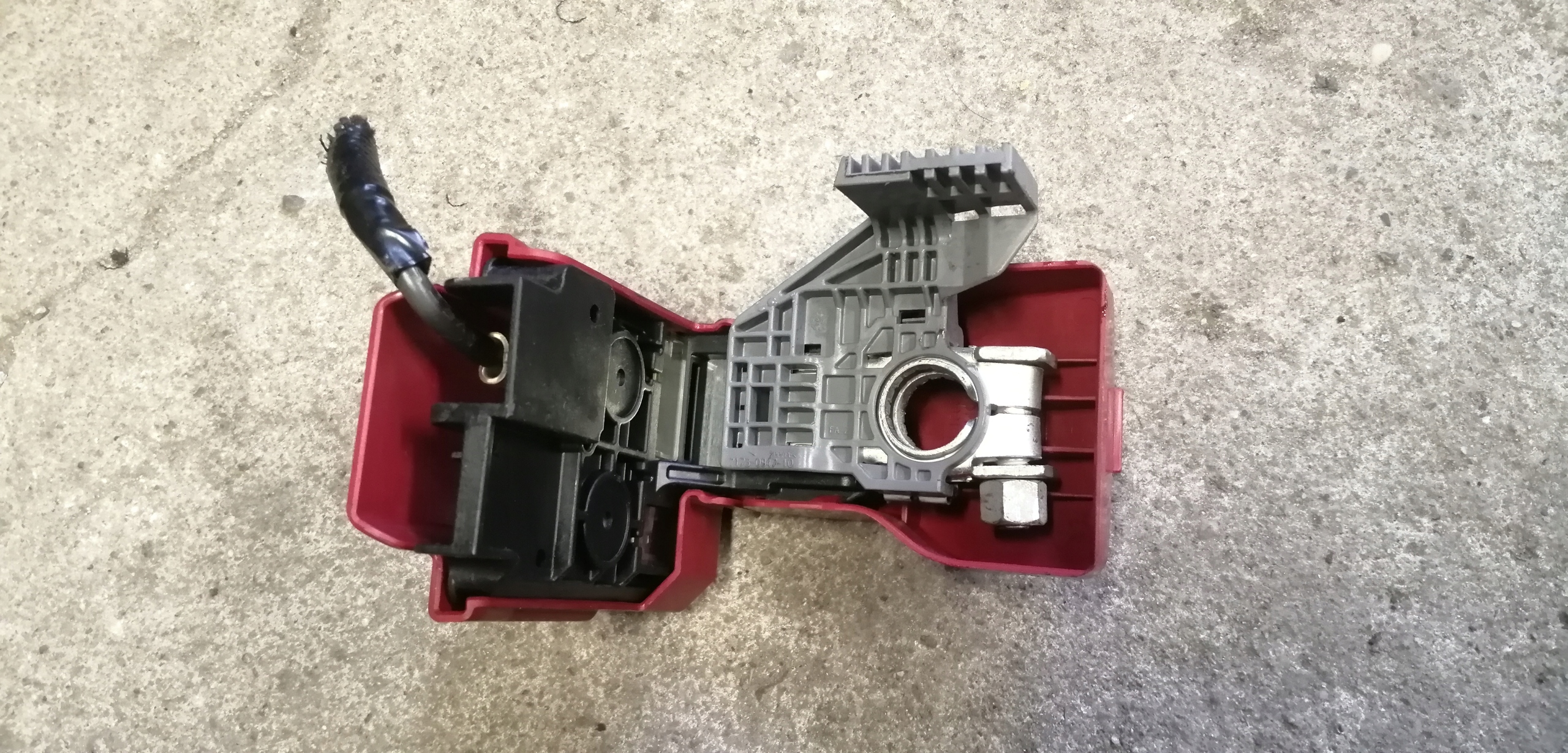 LEXUS CT КЛЕМА ЗАПОБІЖНИК