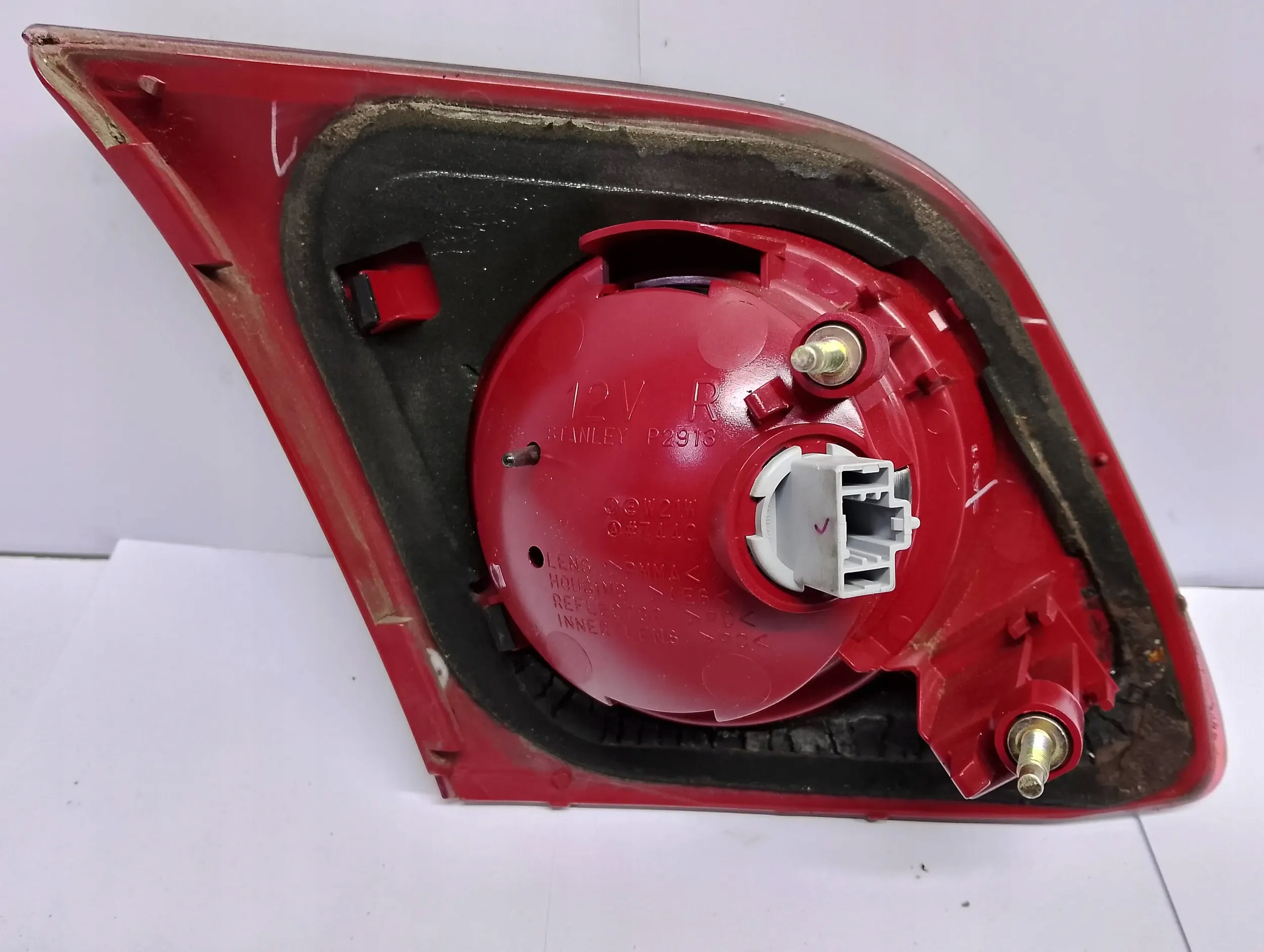 Mazda 3 and 2005 lights rear. P2913R