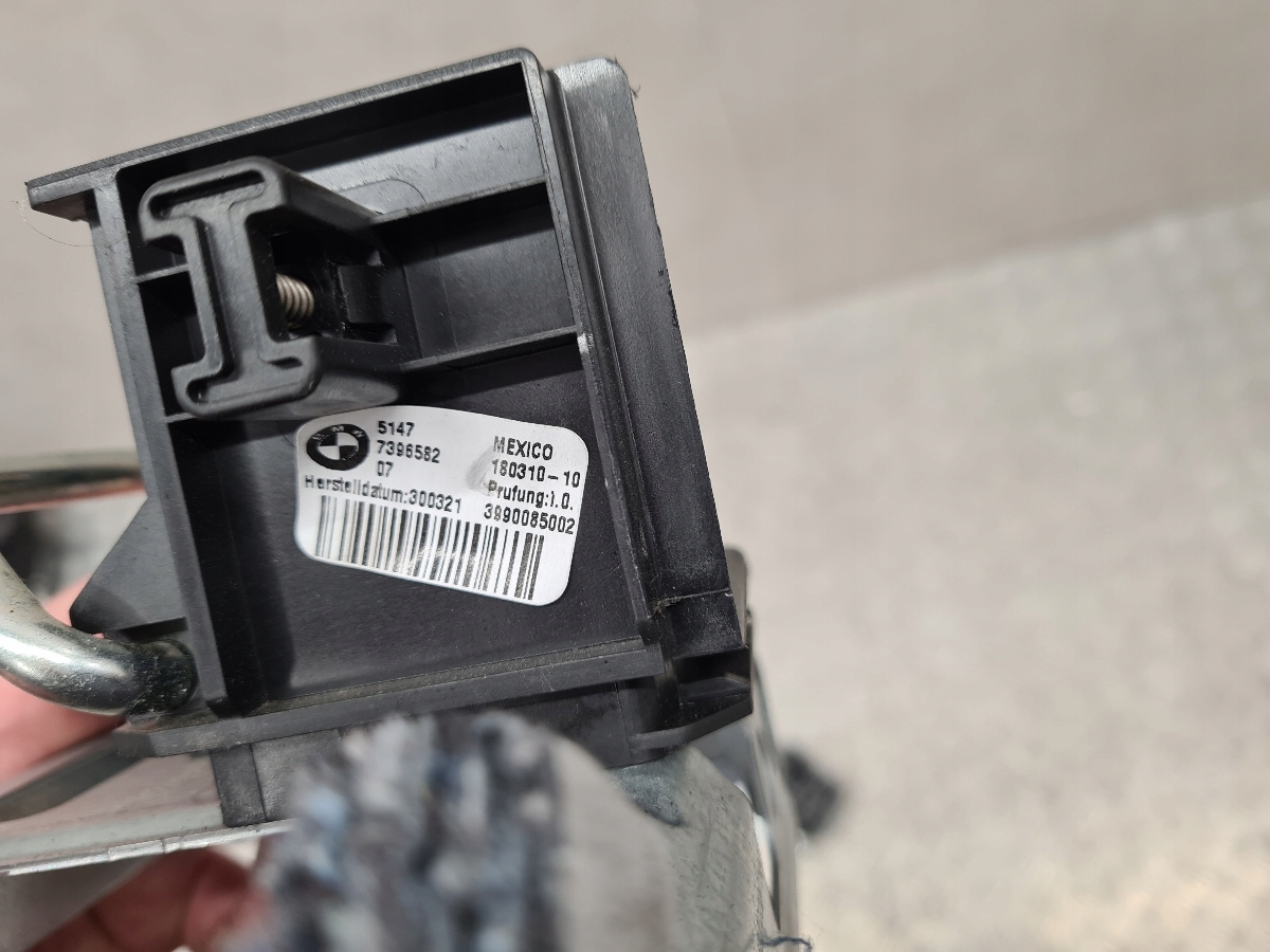 BMW X3 G01 holder ROLETY boot right left 7396582 7396581
