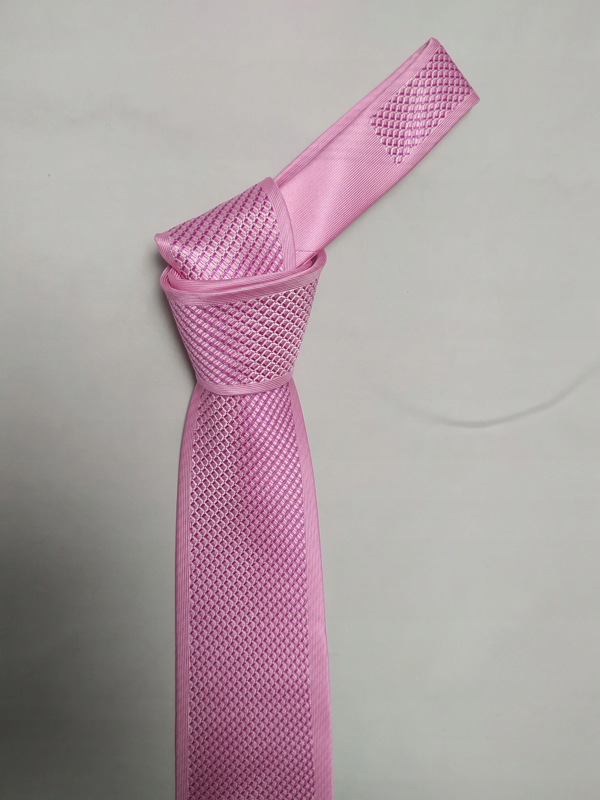WYPRZEDAŻ ELEGANCKI KRAWAT DOBRA JAKOŚĆ