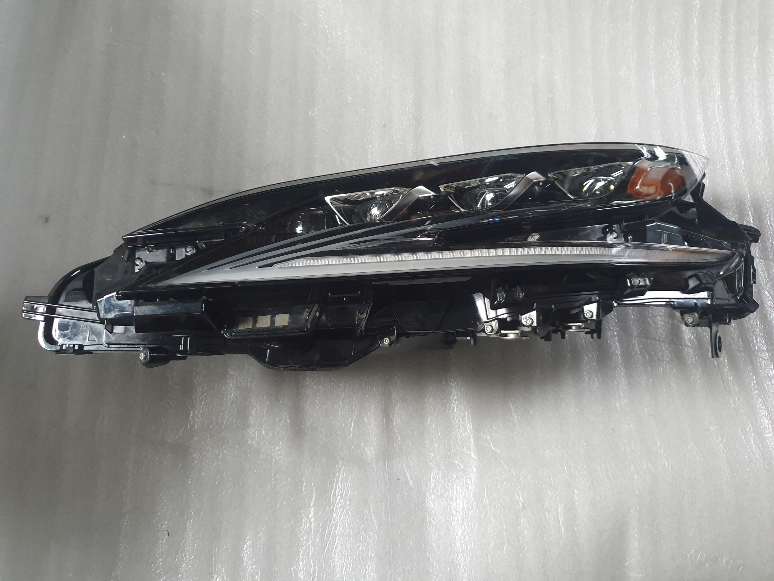 LEXUS LS500 FULL LED Numer katalogowy części 606672135