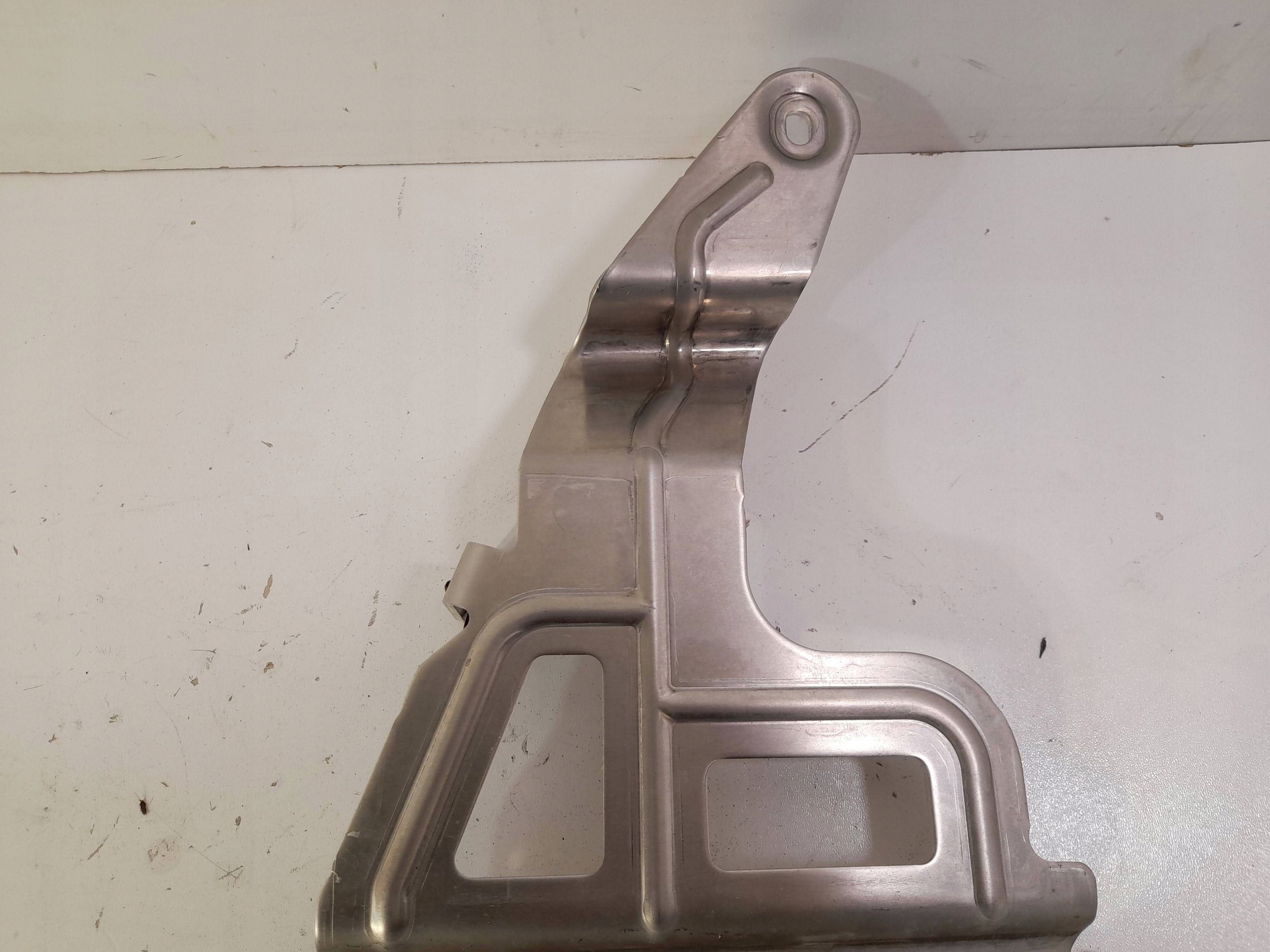 Audi A6 S6 C8 4K bracket holder sterownika 4K0907682 (1)