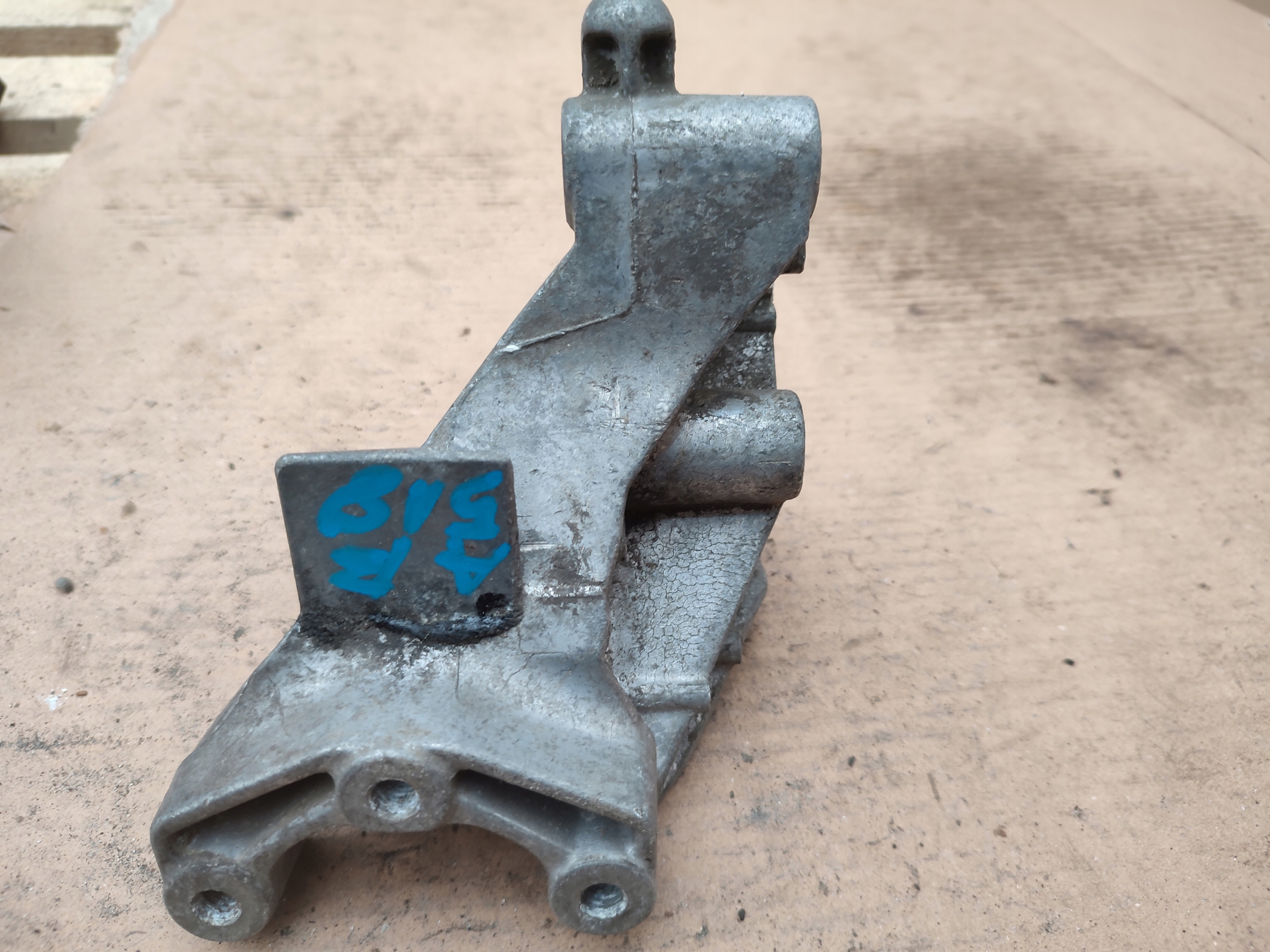 getriebehalter getriebe OPEL VECTRA B 90496729