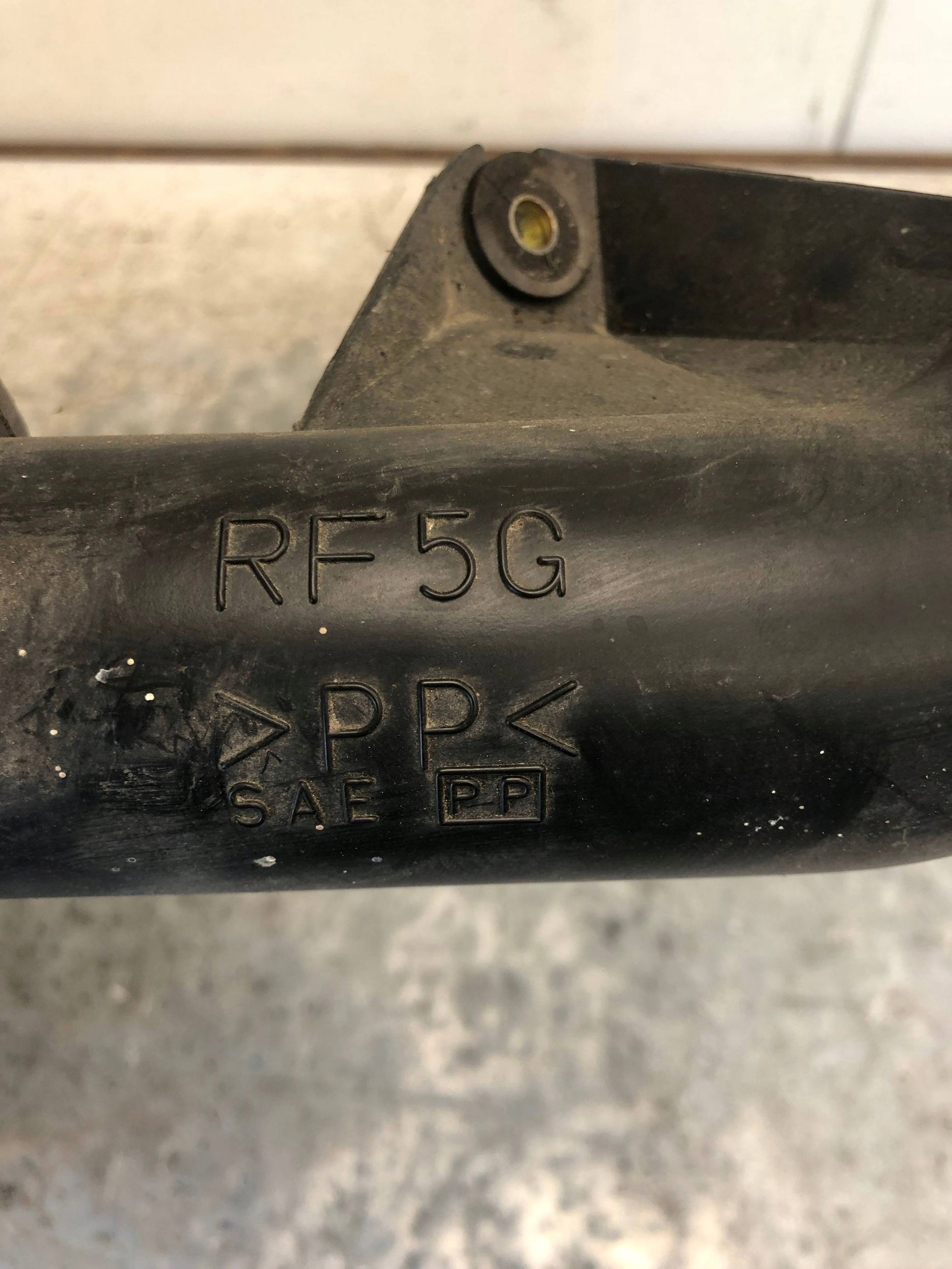 труба впуск Воздух mazda MPV RF5G