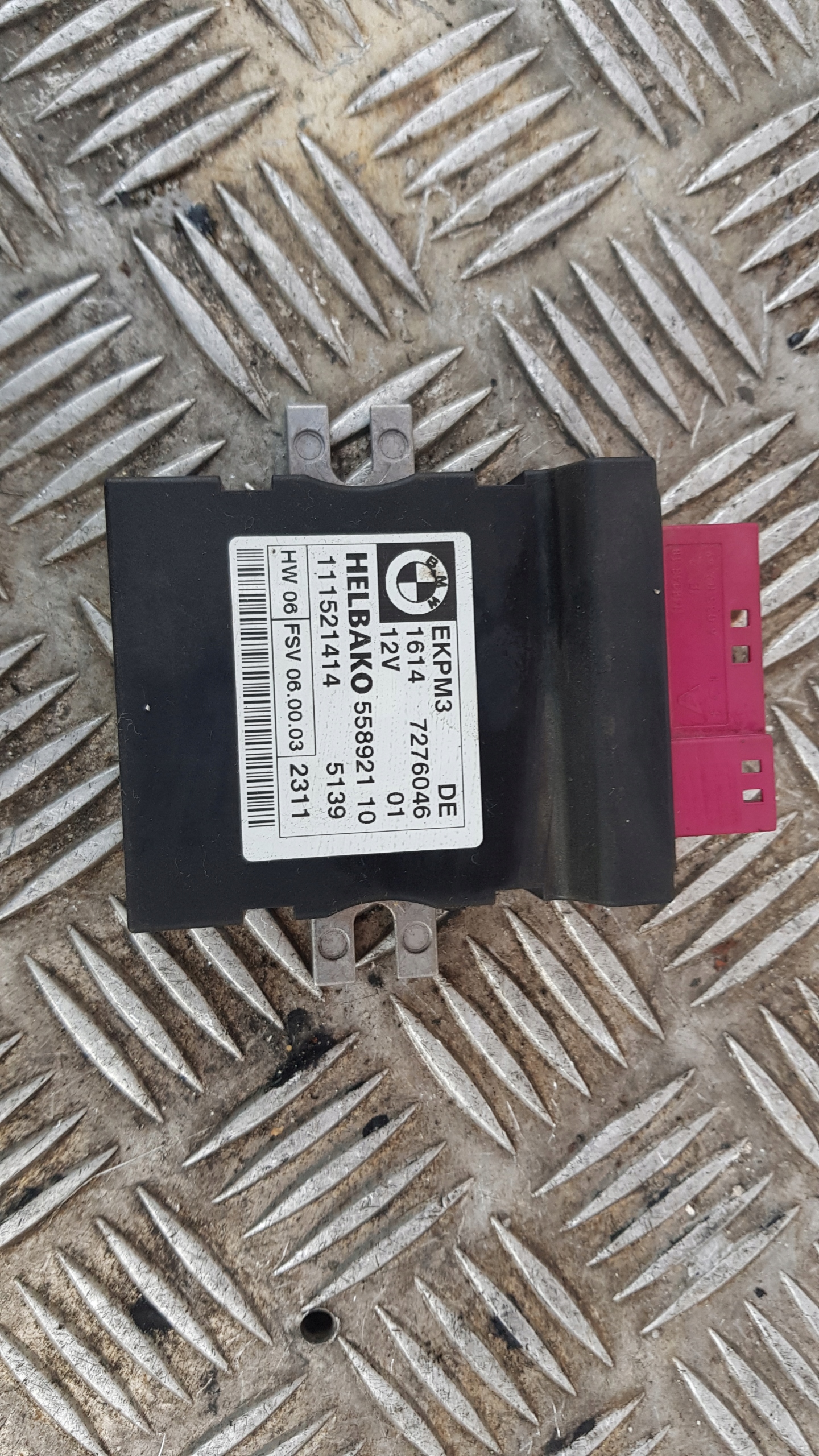 BMW E90 Bedienteil POMPY des Kraftstoffsbehälters 7276046