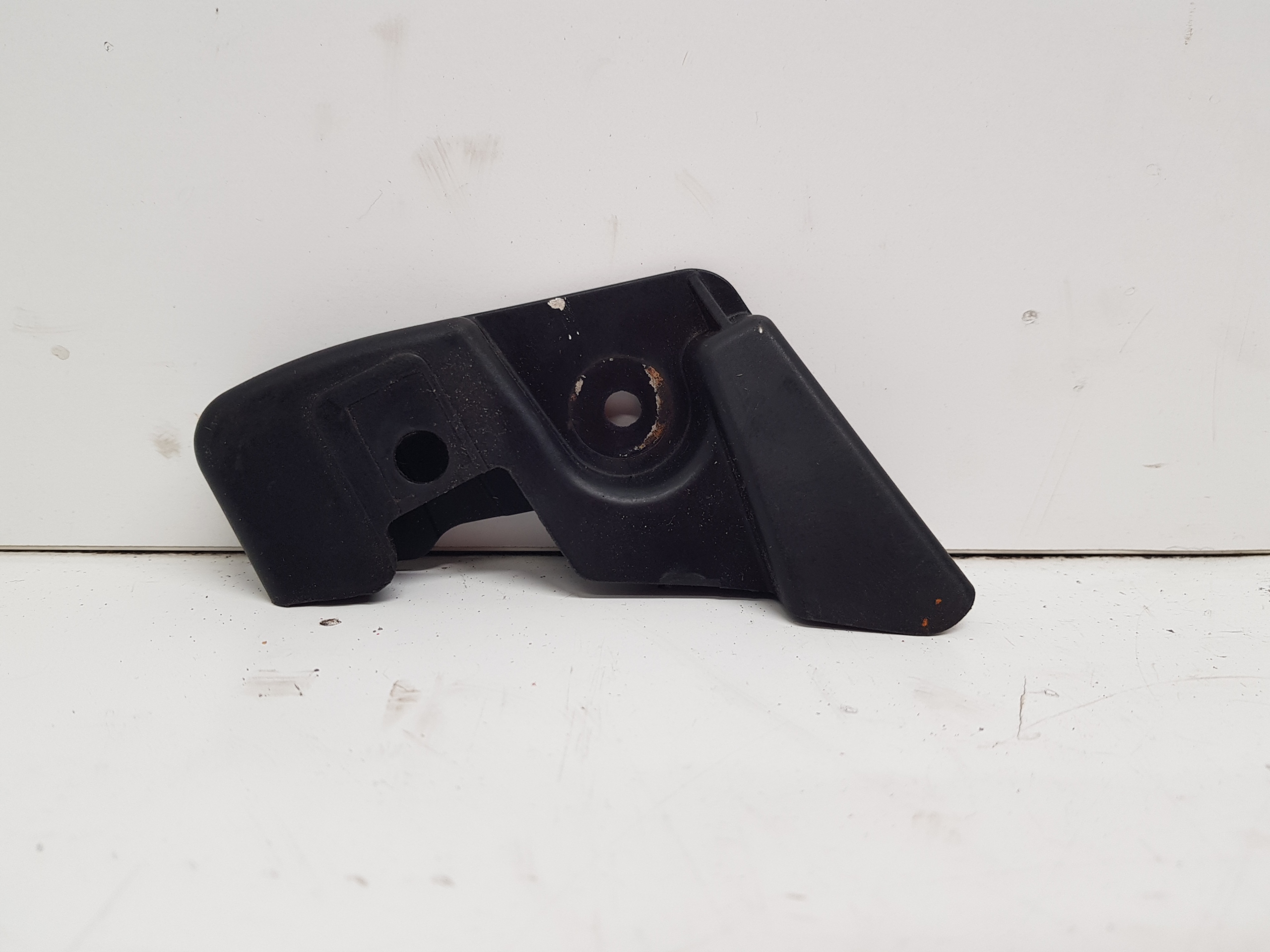 KIA CEED and bracket holder radiator left right
