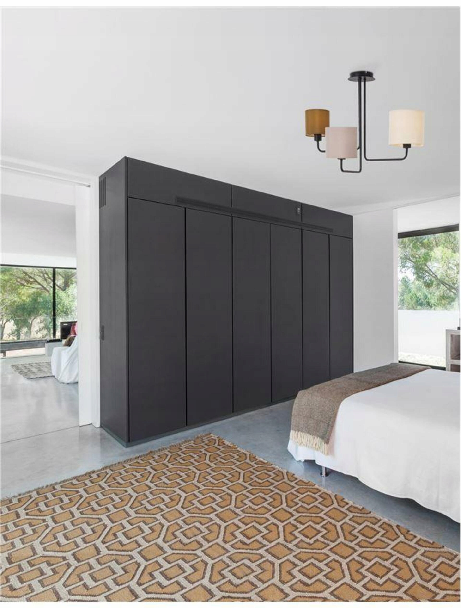 Nova Luce stropné svietidlo Bitonto čierny kov biele tienidlo E14 3x5W 230V Ip