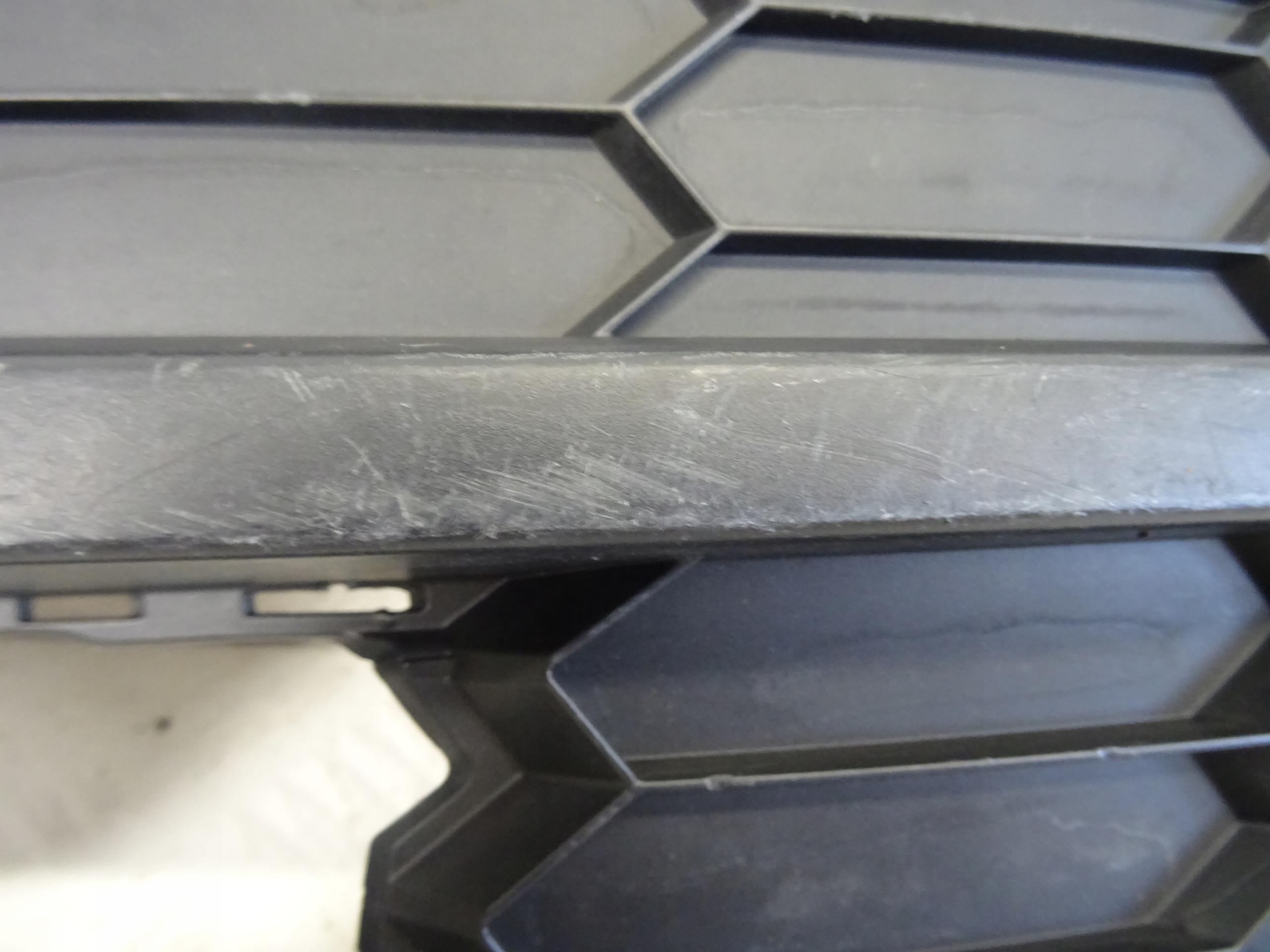 grid of a bumper front front right SKODA KAROQ 57A807368
