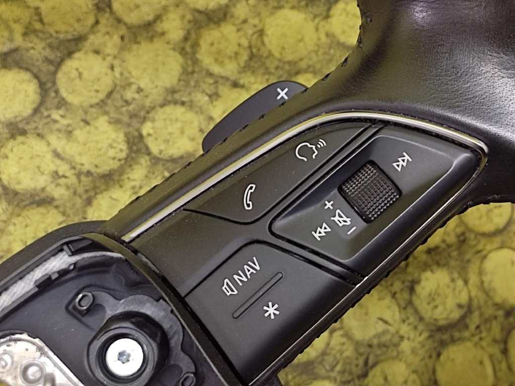 AUDI Q5 steering wheel,