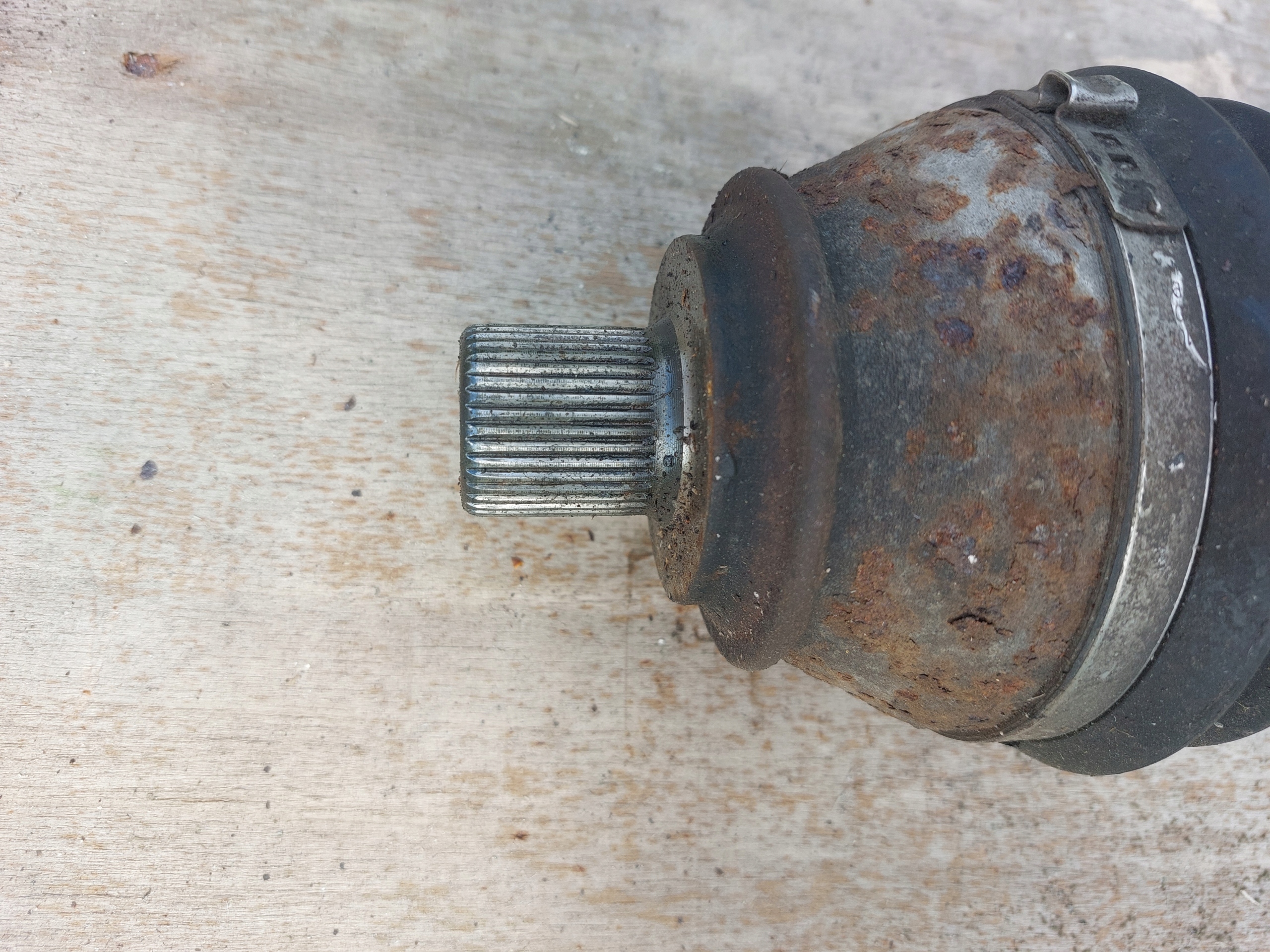 semi-axis left AUDI A6 C6 04-11 3.0TDI 4F0407271J