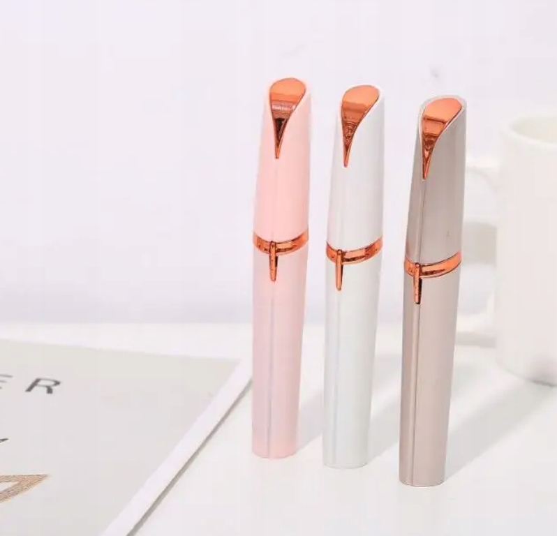 Do usuwania włosów z NOSA USZU - BEZ BÓLU trymer golarka do nos uszu twarzy Załączone wyposażenie Szczoteczka