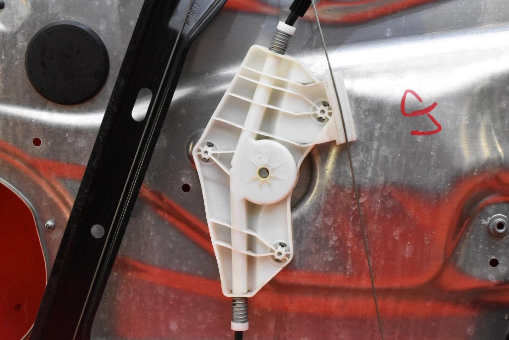 window regulator left front EU A2047660139 MERCEDES C-KLASA W204 07-12