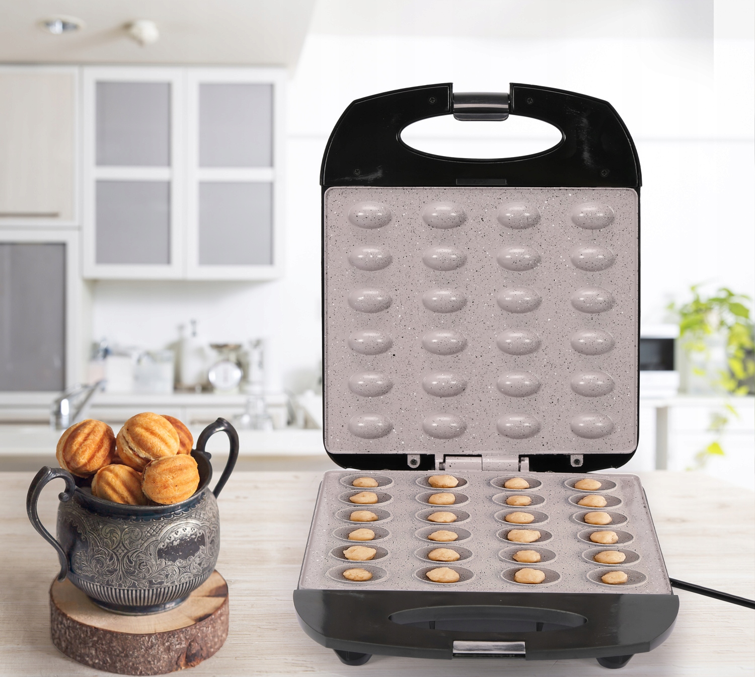 OPIEKACZ DO ORZESZKÓW CIASTEK FORMA 24 SZT LUND Marka Lund