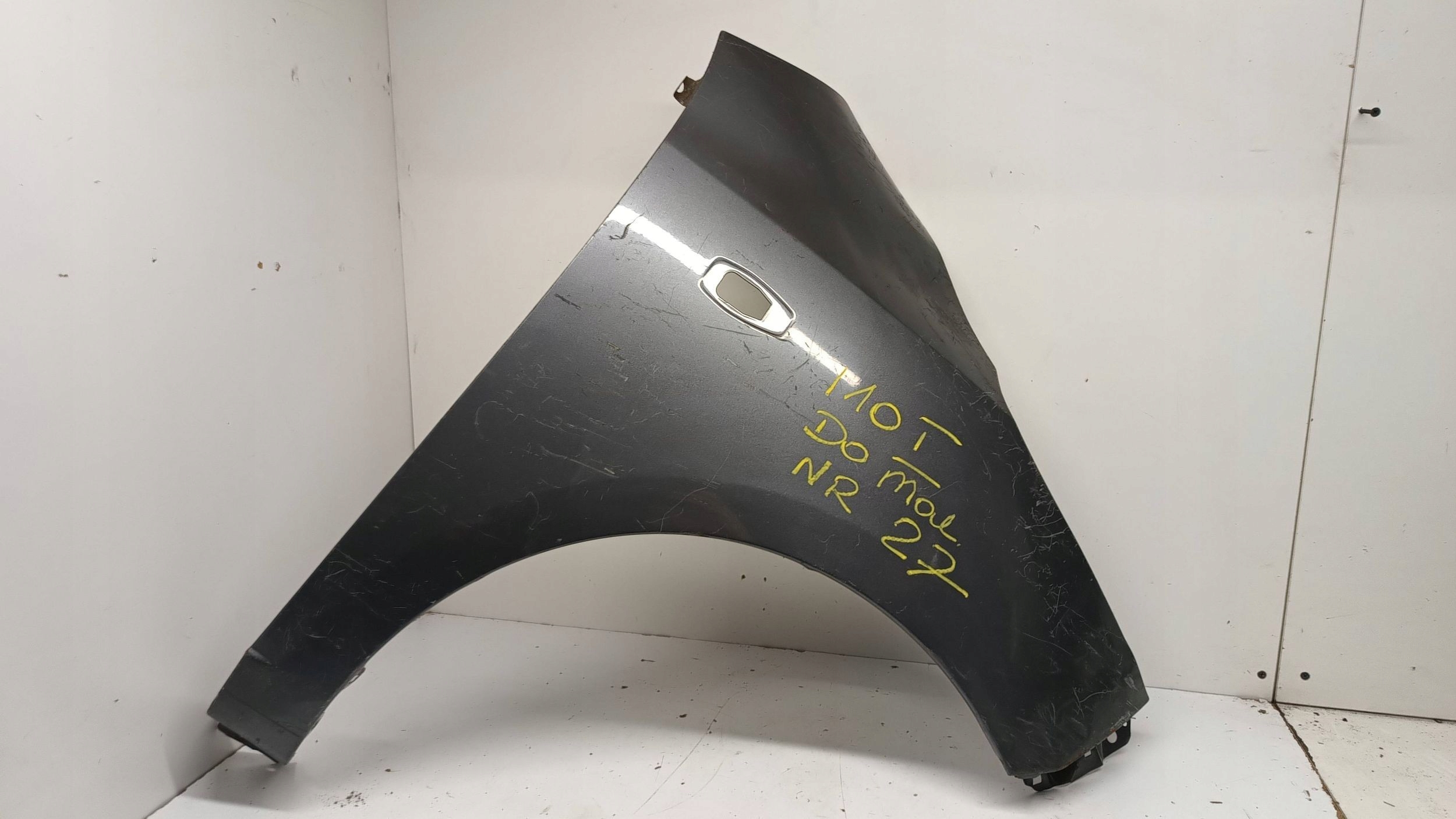 HYUNDAI I10 and fender right front front NR 27 2008