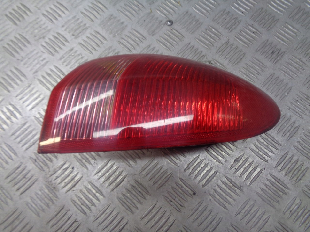 фонарь правый ALFA ROMEO 147