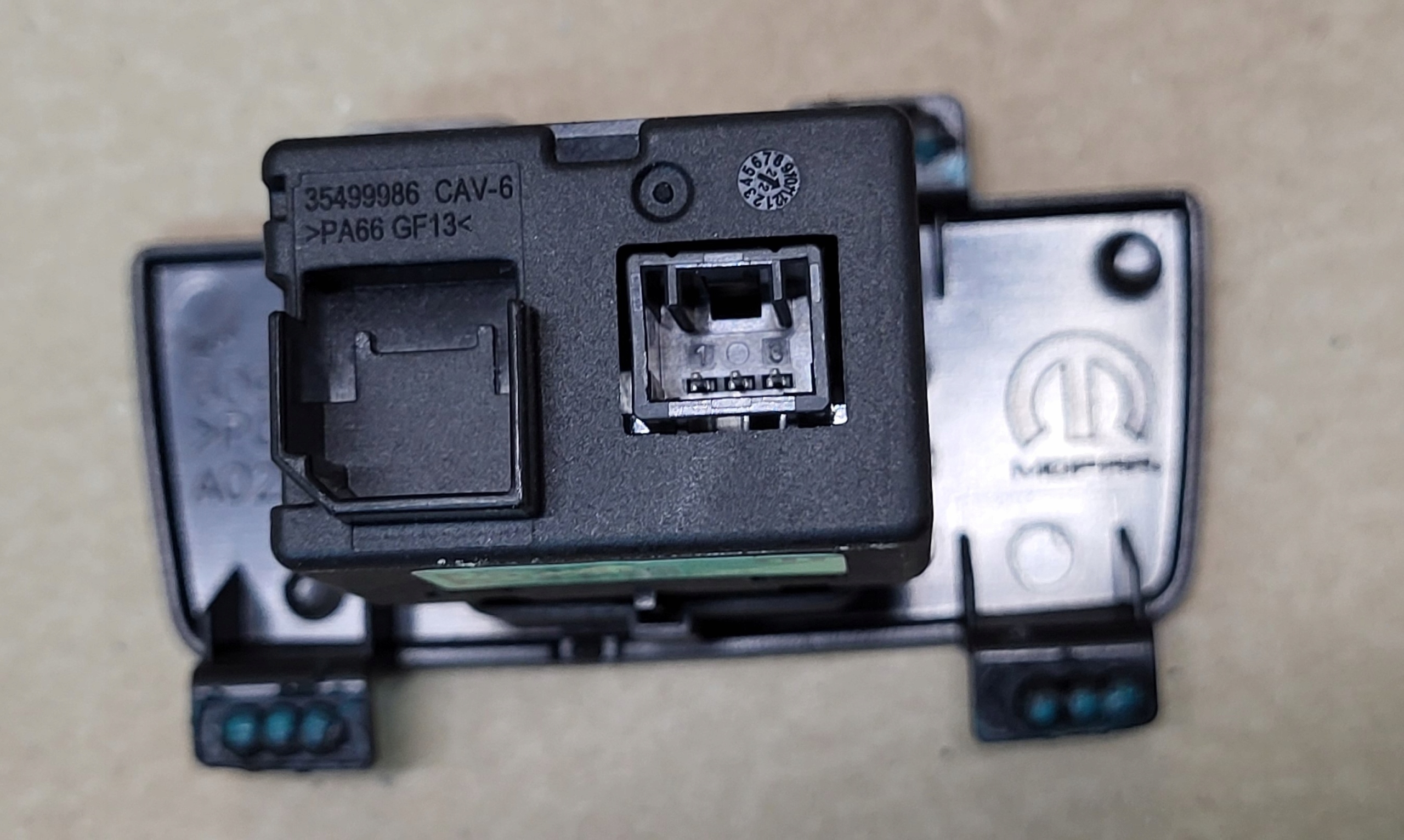 WEJSCIE PORT USB Adapter, Stecker Blende Abdeckung PANEL ALFA ROMEO TONALE OE