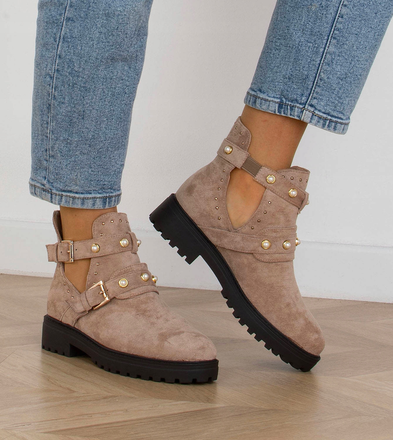 BOTKI SZTYBLETY BEŻOWE WYCIĘCIA 41 Oryginalne opakowanie producenta pudełko