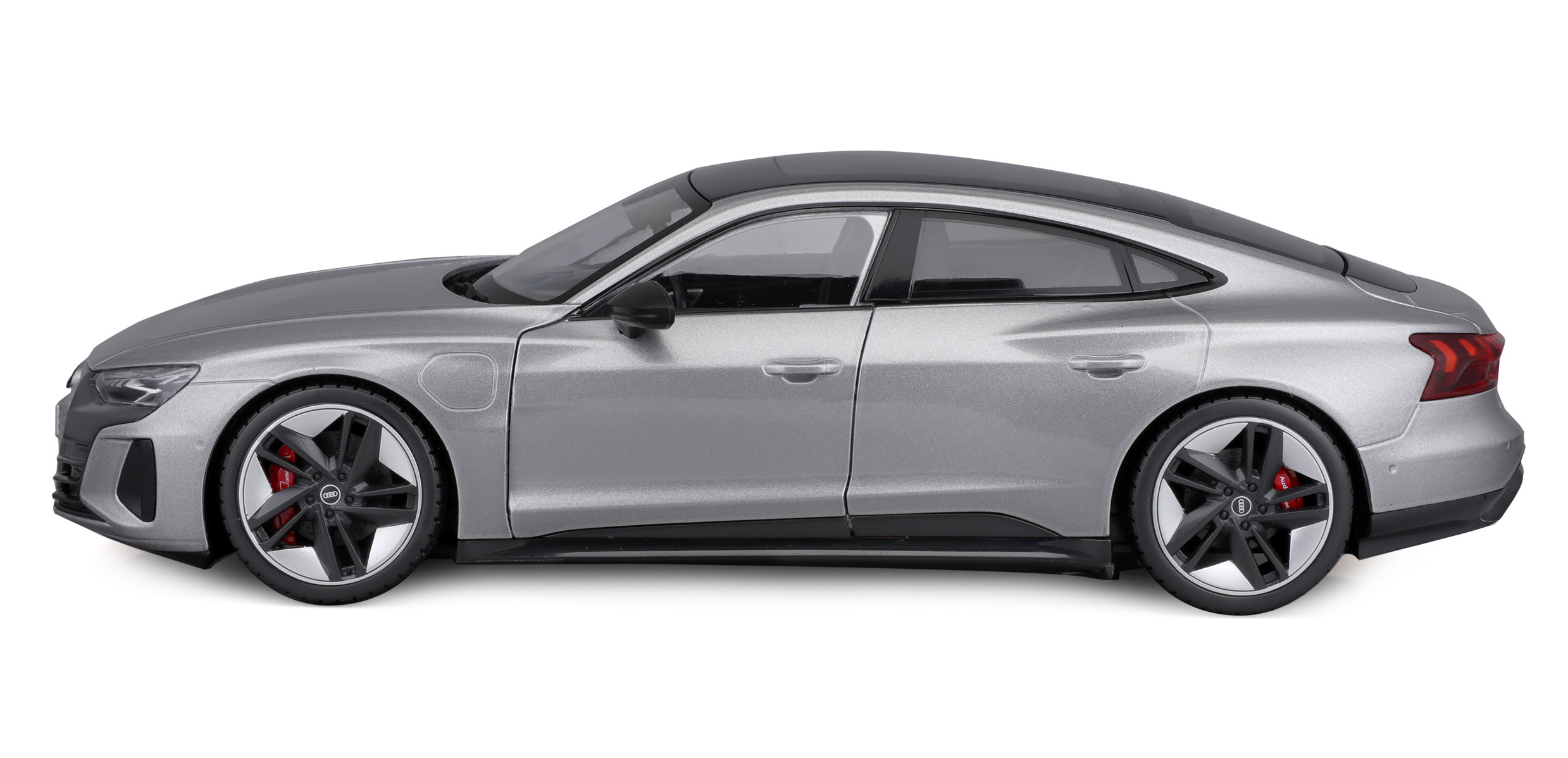 MODEL AUDI RS e-tron GT 2022 1:18 Bburago 18-11050 SREBRNY ELEKTRYK Wiek dziecka 3 lata +