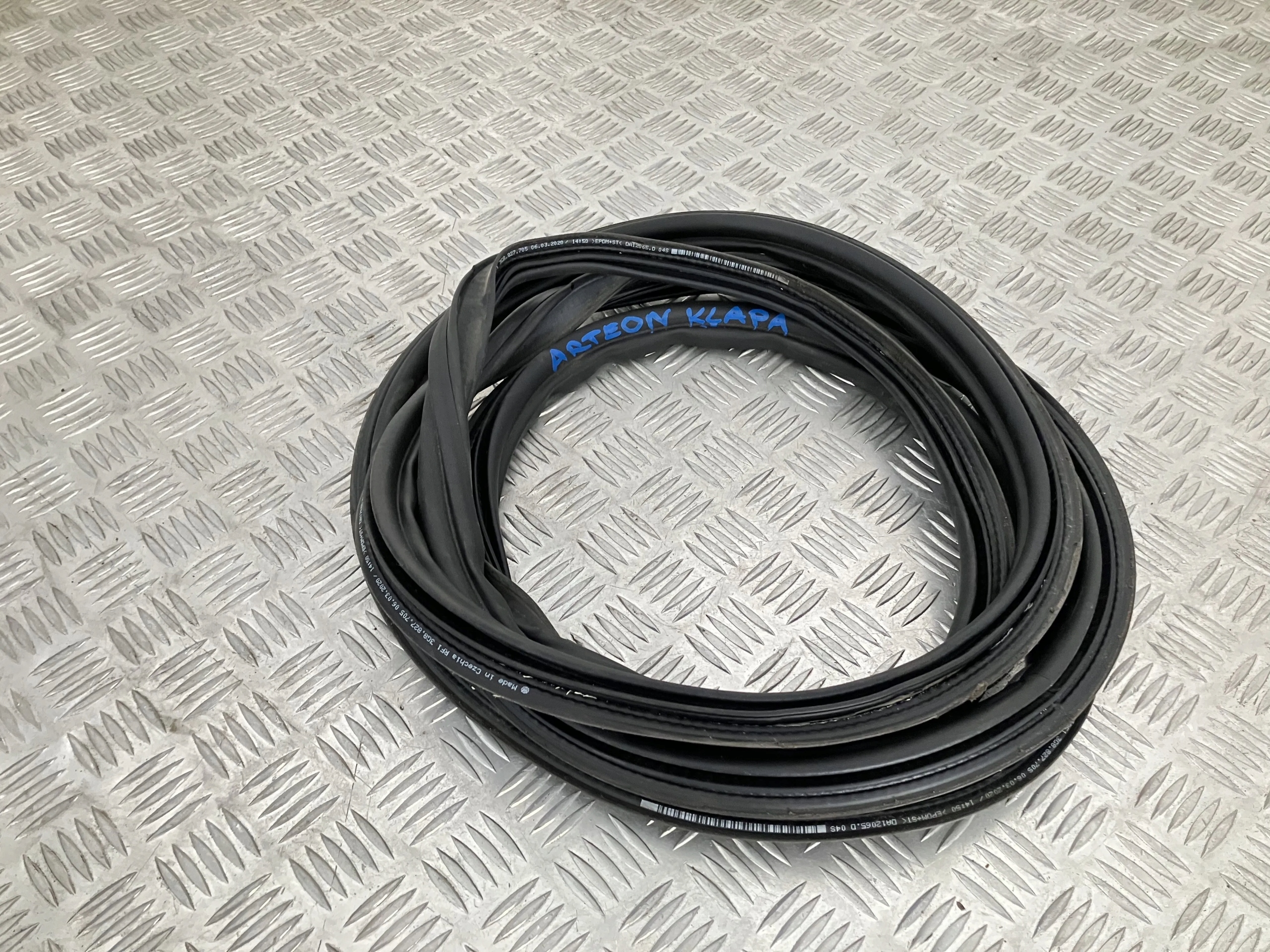 USZCZELKA KLAPY VW ARTEON 17- R LINE