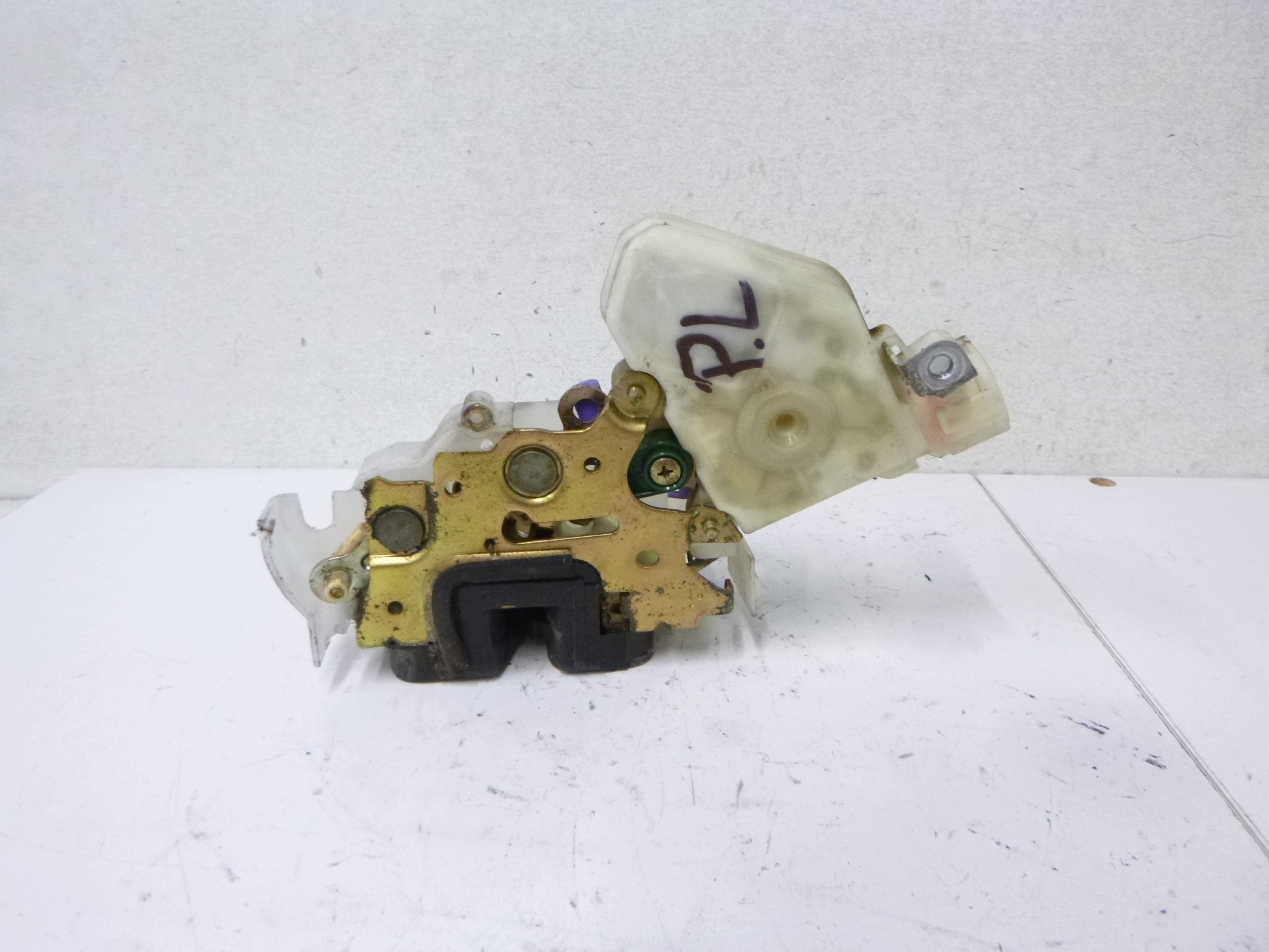 lock door front left Nissan X-Trail T30 2001-2007 4pin