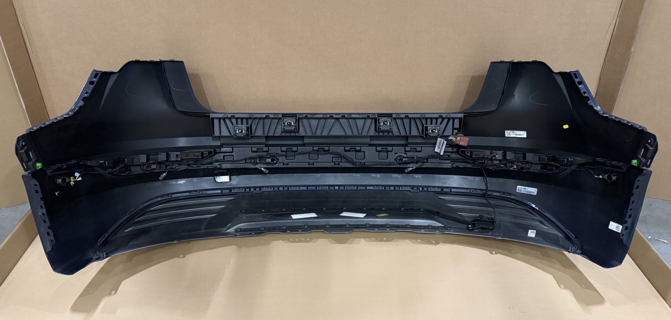 AUDI E TRON 4KE Q8 bumper rear 6xPDC 4KE807067 LZ5Y 87km