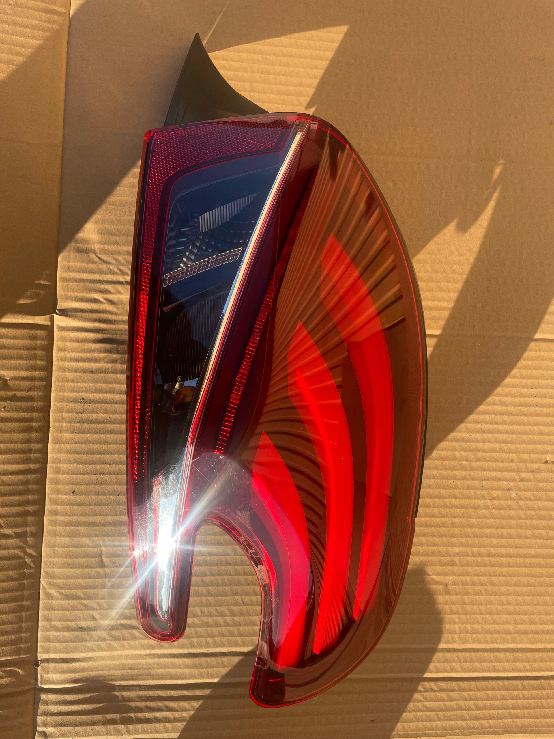 Lampa tylna prawa PEUGEOT 208 LIFT 15 - 20 9810430580