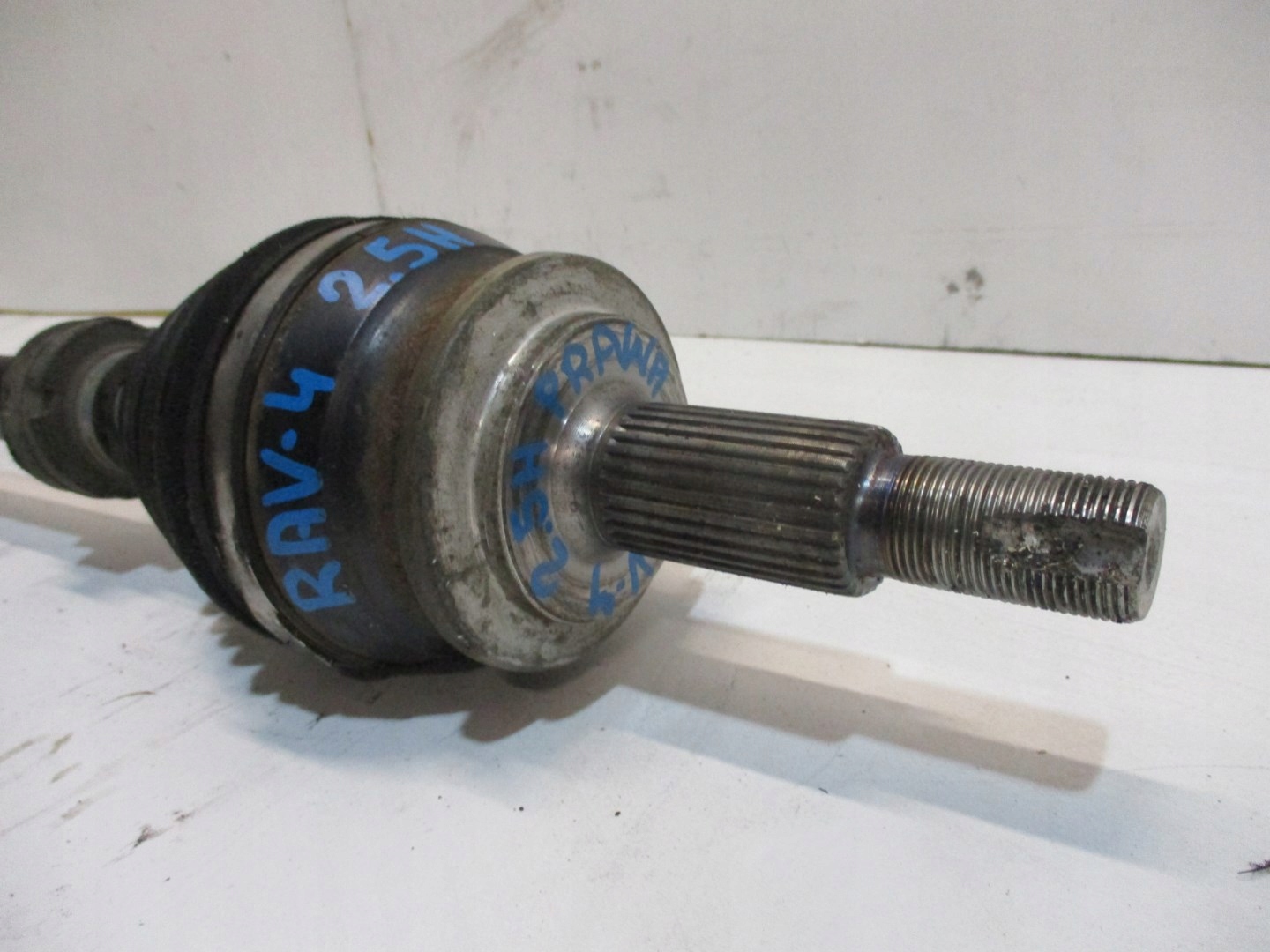semi-axis front TOYOTA RAV 4 2,5i 16R HYB right