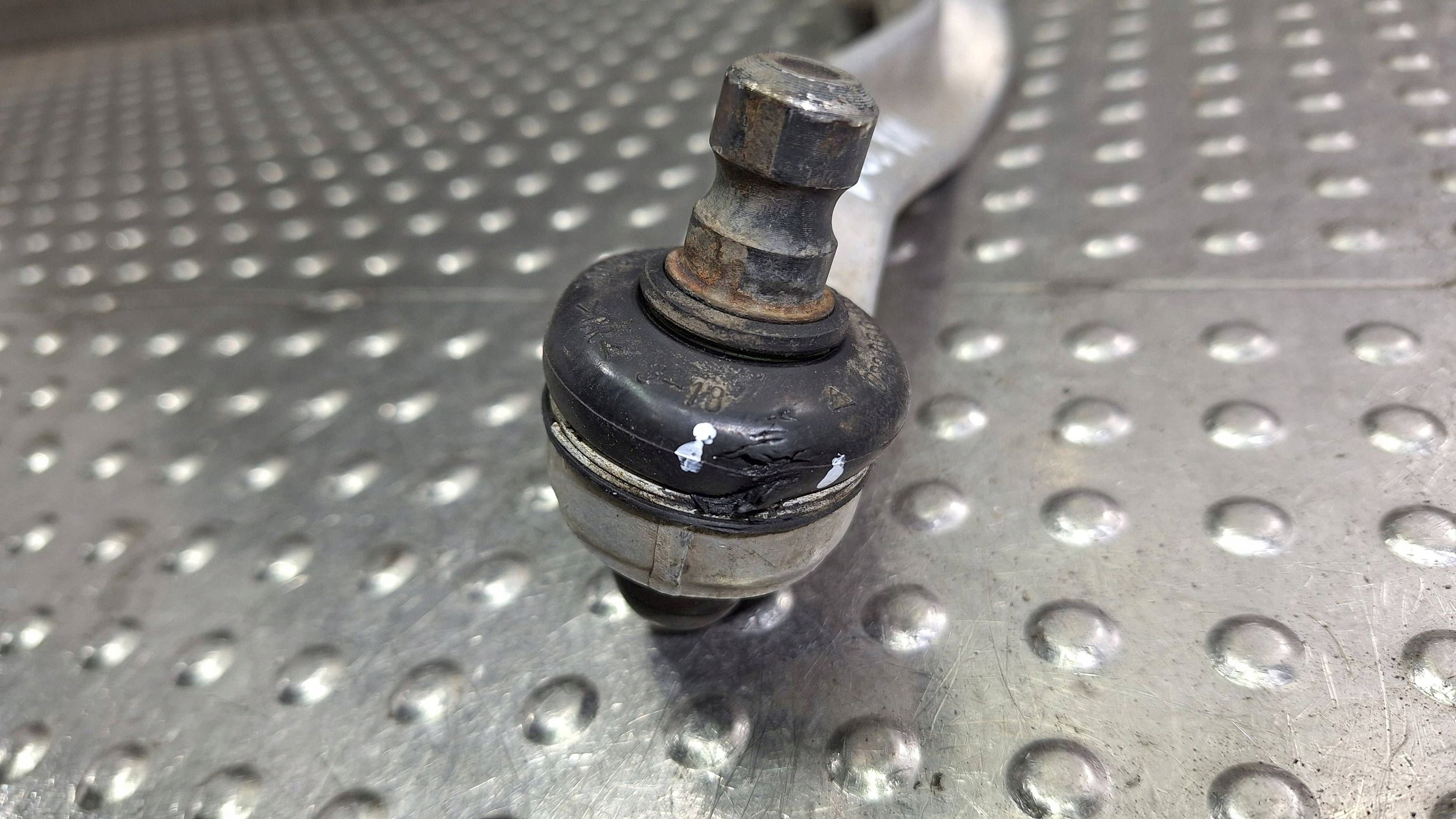 arm right front upper OE 4D0407512F AUDI A4 B6 A6 C5 PASSAT B5 SUPERB and