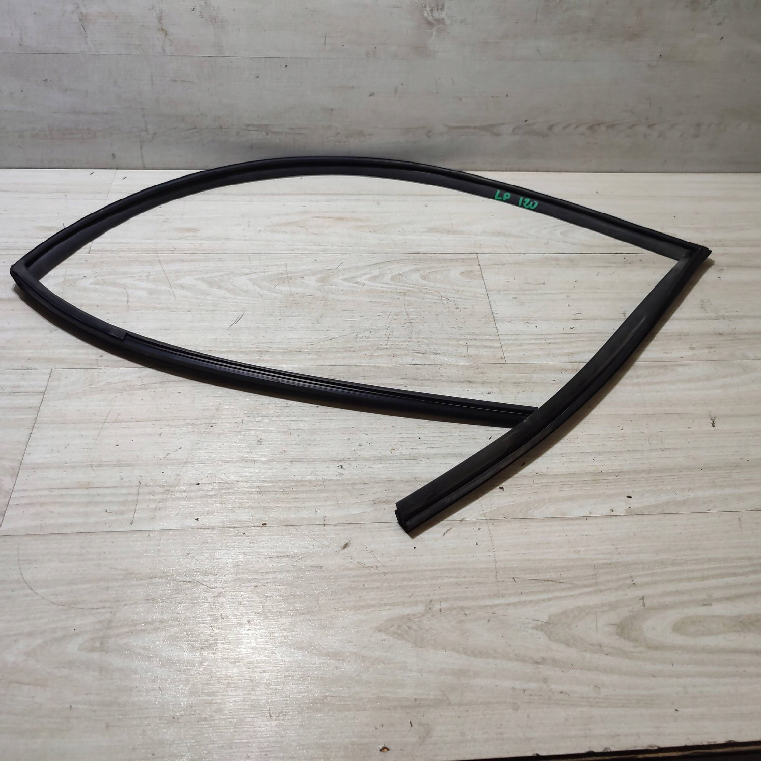 gasket windows door przednich front left Hyundai i20 (