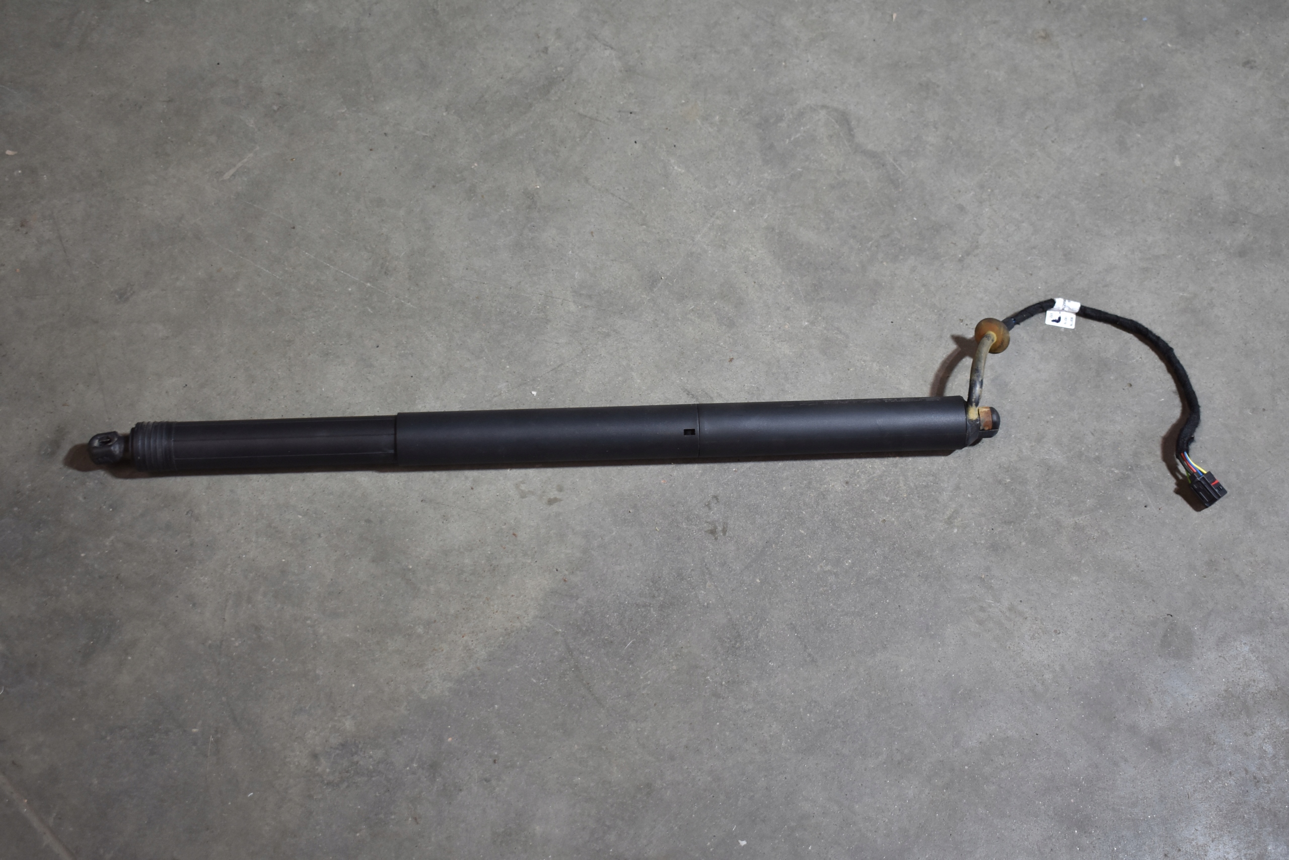 IDEALNY damper bonnet boot PORSCHE MACAN 1