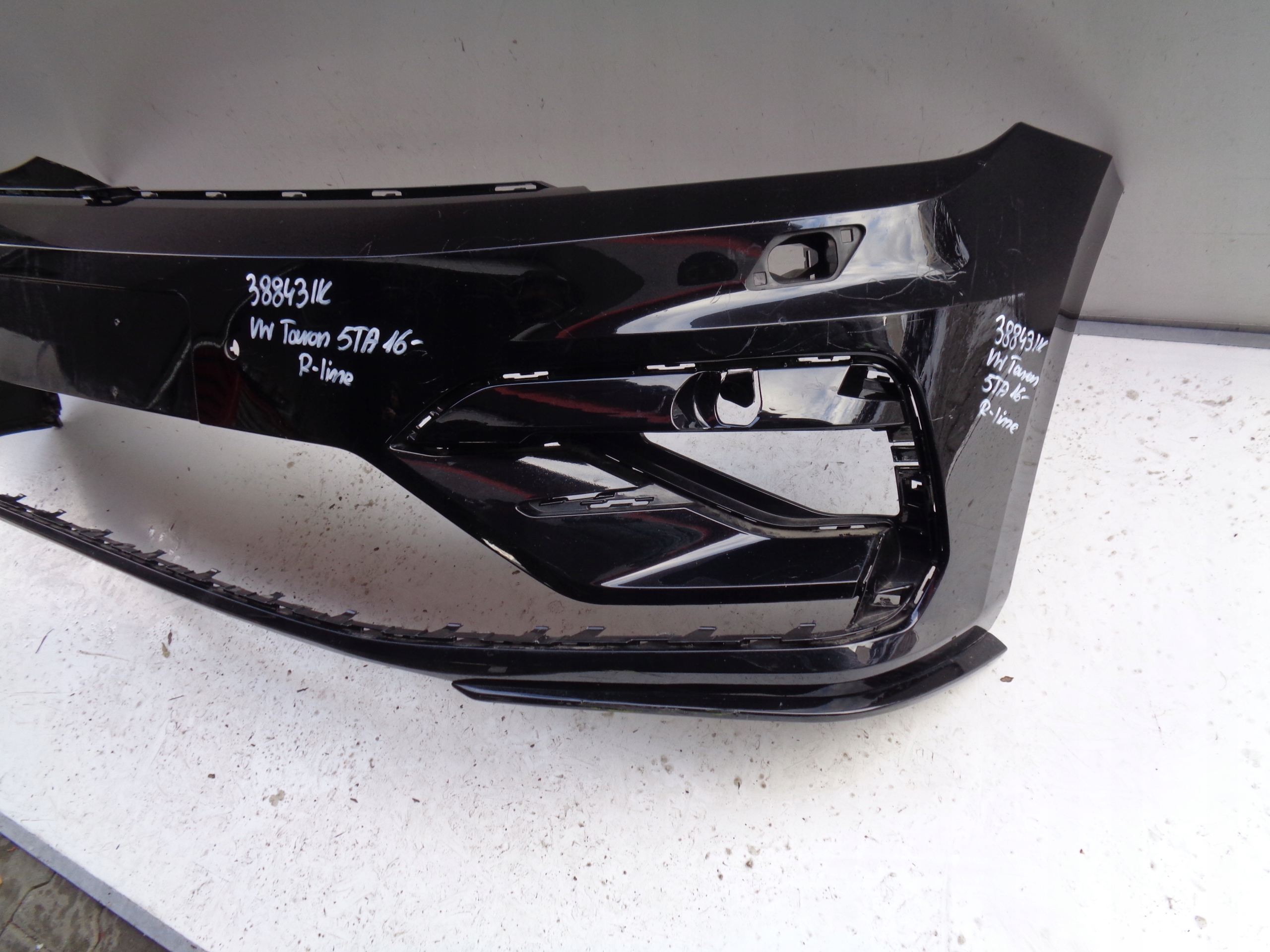 Frontstoßstange VW TOURAN 5TA 16- R-LINE NR 388431