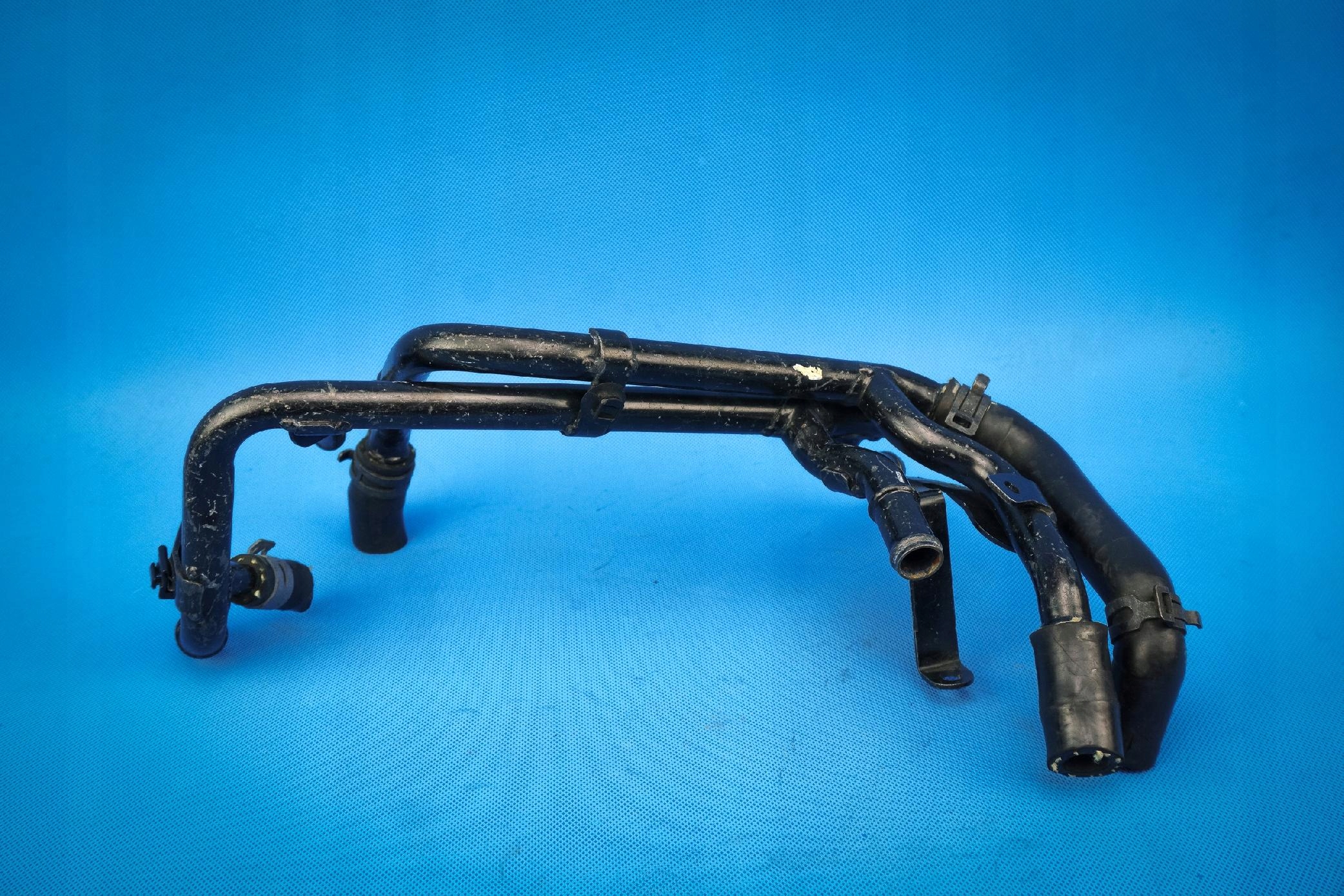 pipe wodna Audi A4 A5 A6 Q5 04L122157T 2.0TDI