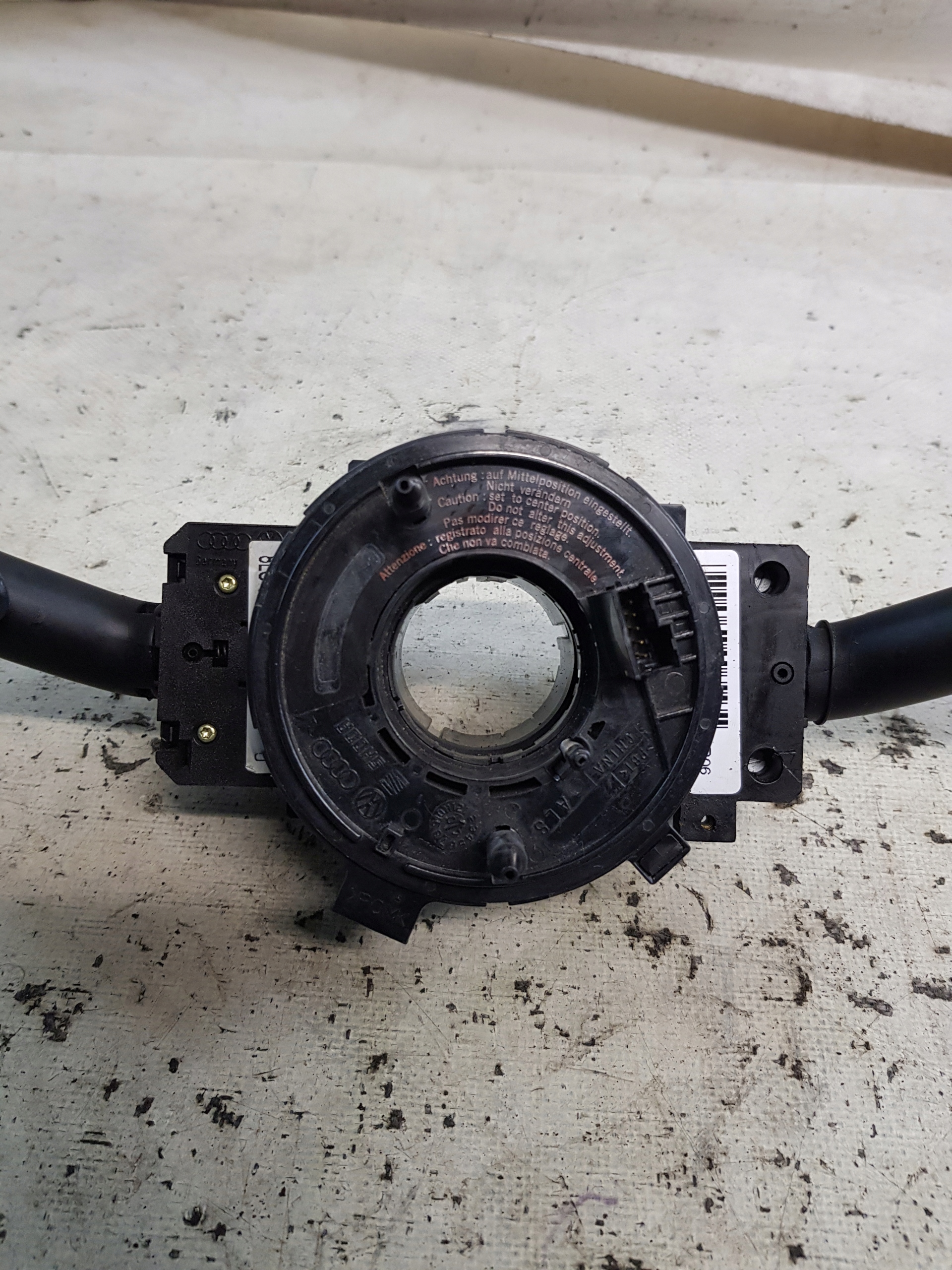 steering wheel levers and controls ring SKODA FABIA and FL 8L0953513G